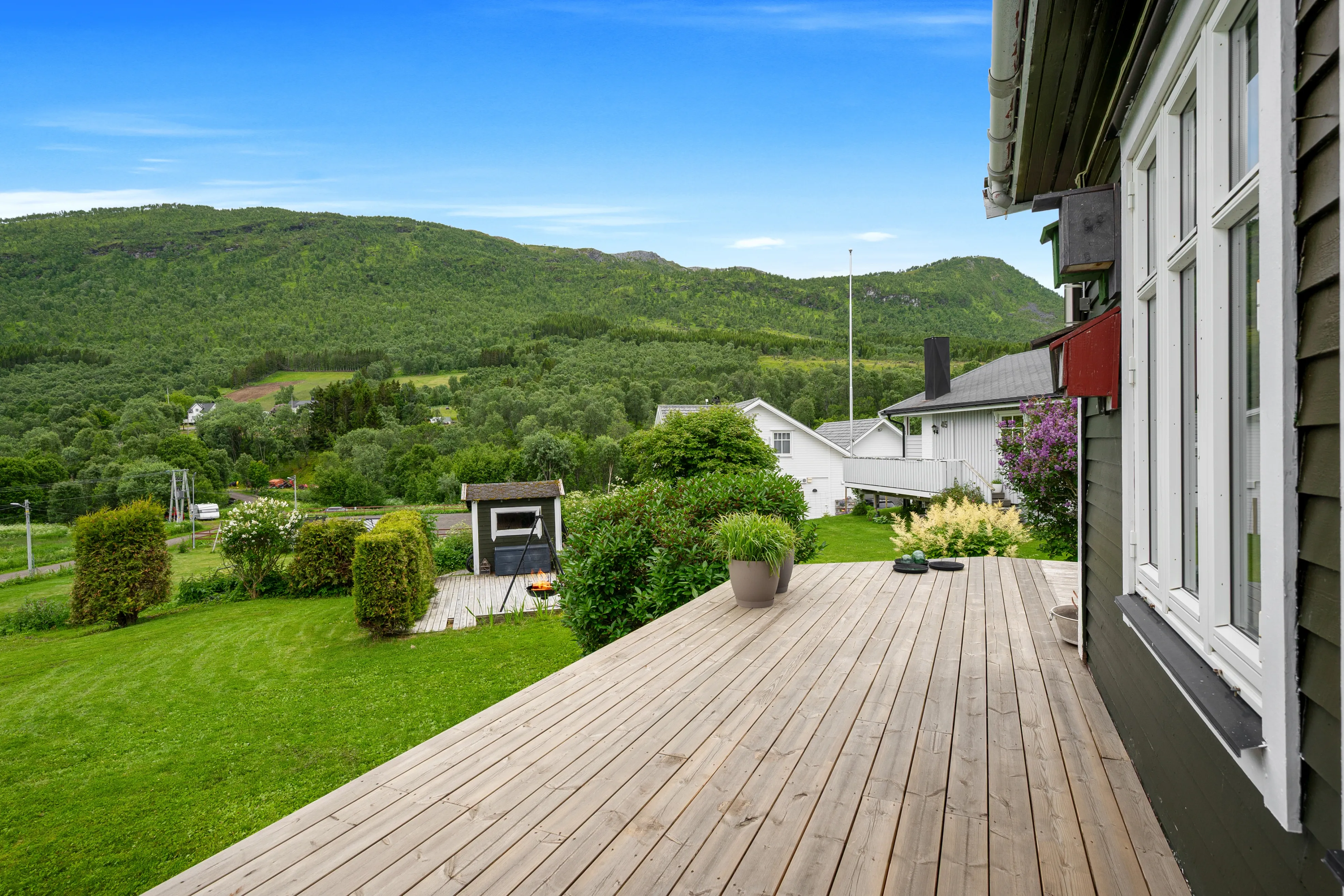 1920s Norwegian Home with Lake Views and Expansive Garden in Harstad - View image 33 of 48