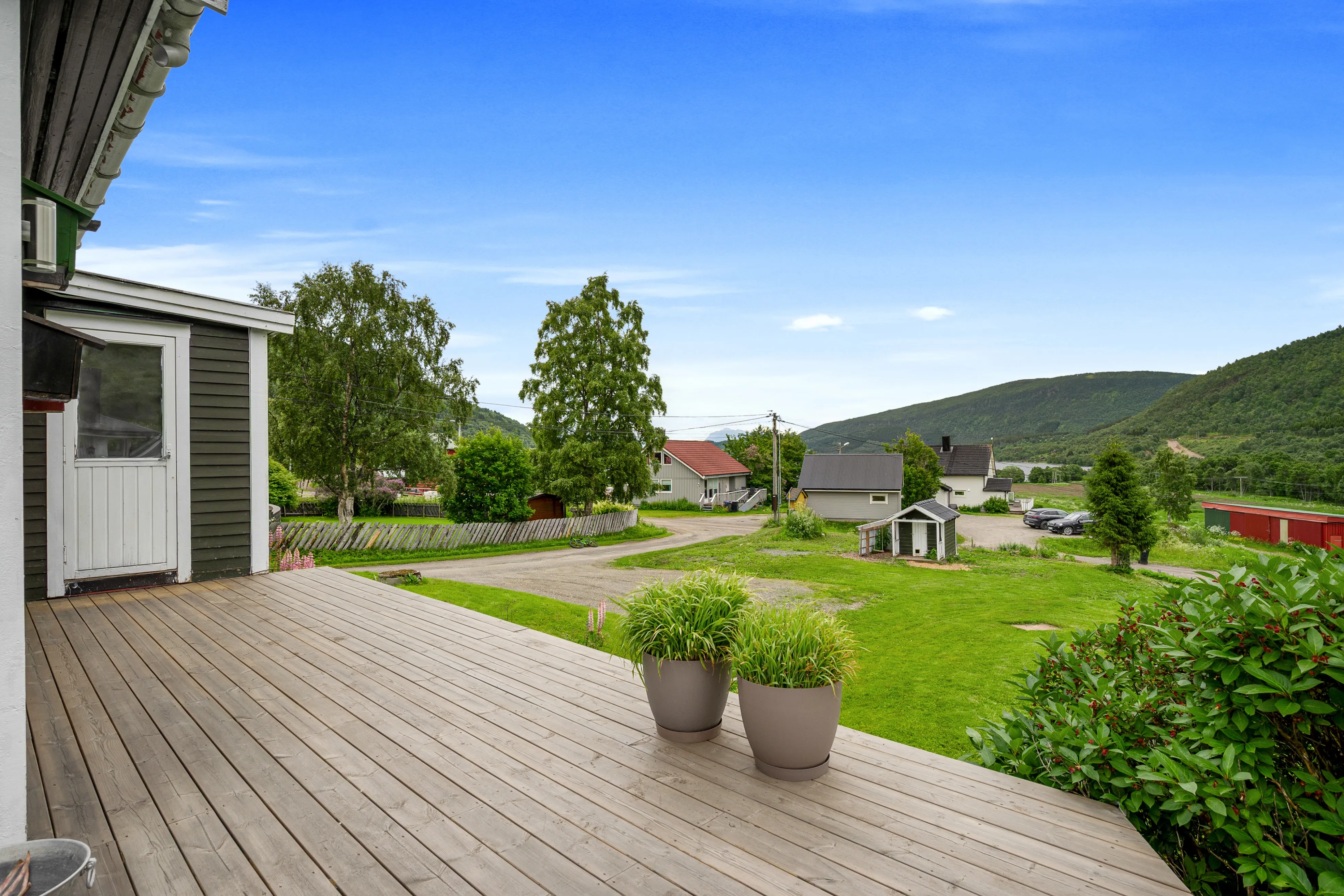 1920s Norwegian Home with Lake Views and Expansive Garden in Harstad - View image 34 of 48