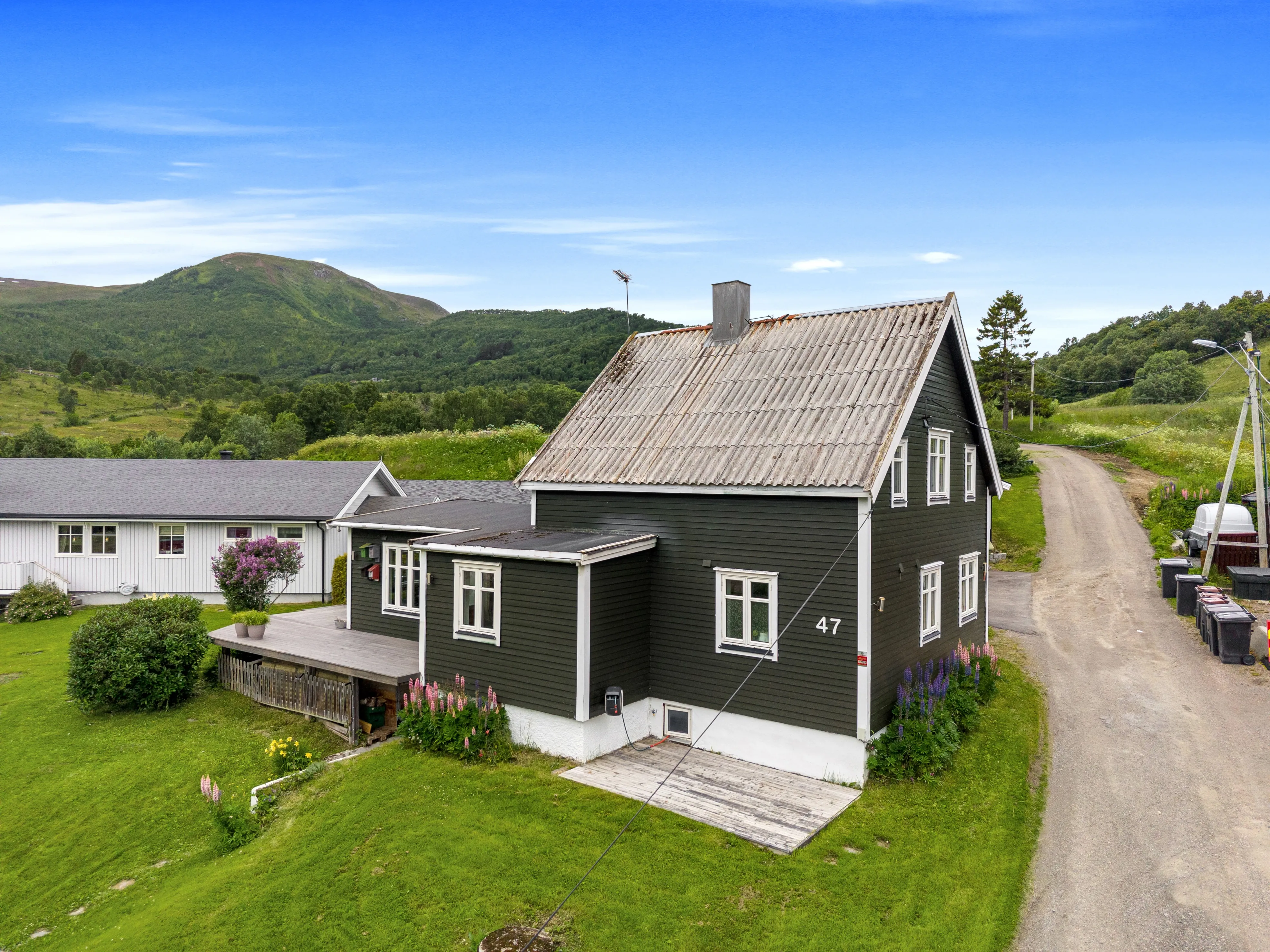 1920s Norwegian Home with Lake Views and Expansive Garden in Harstad - View image 36 of 48