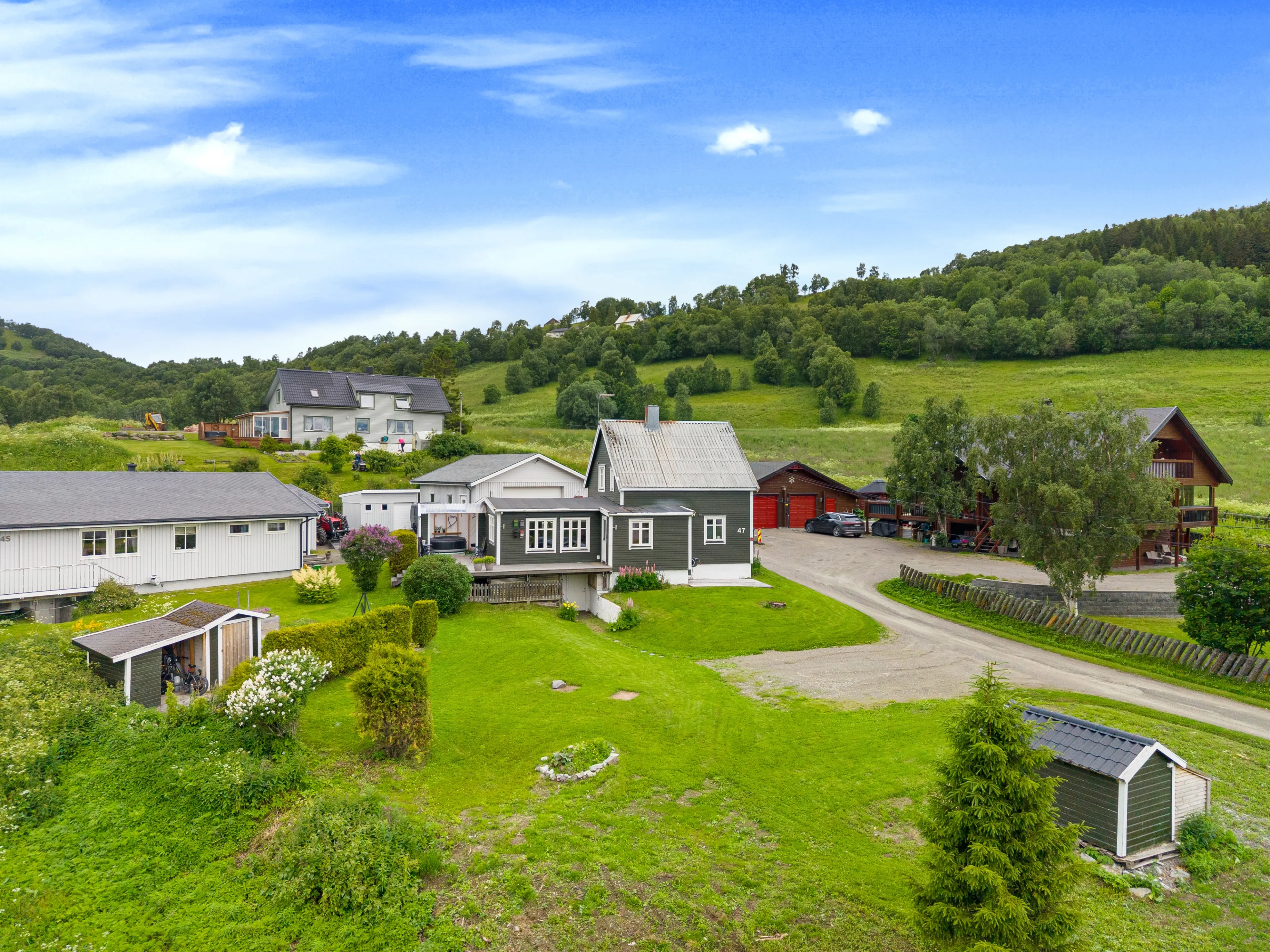 1920s Norwegian Home with Lake Views and Expansive Garden in Harstad - View image 38 of 48