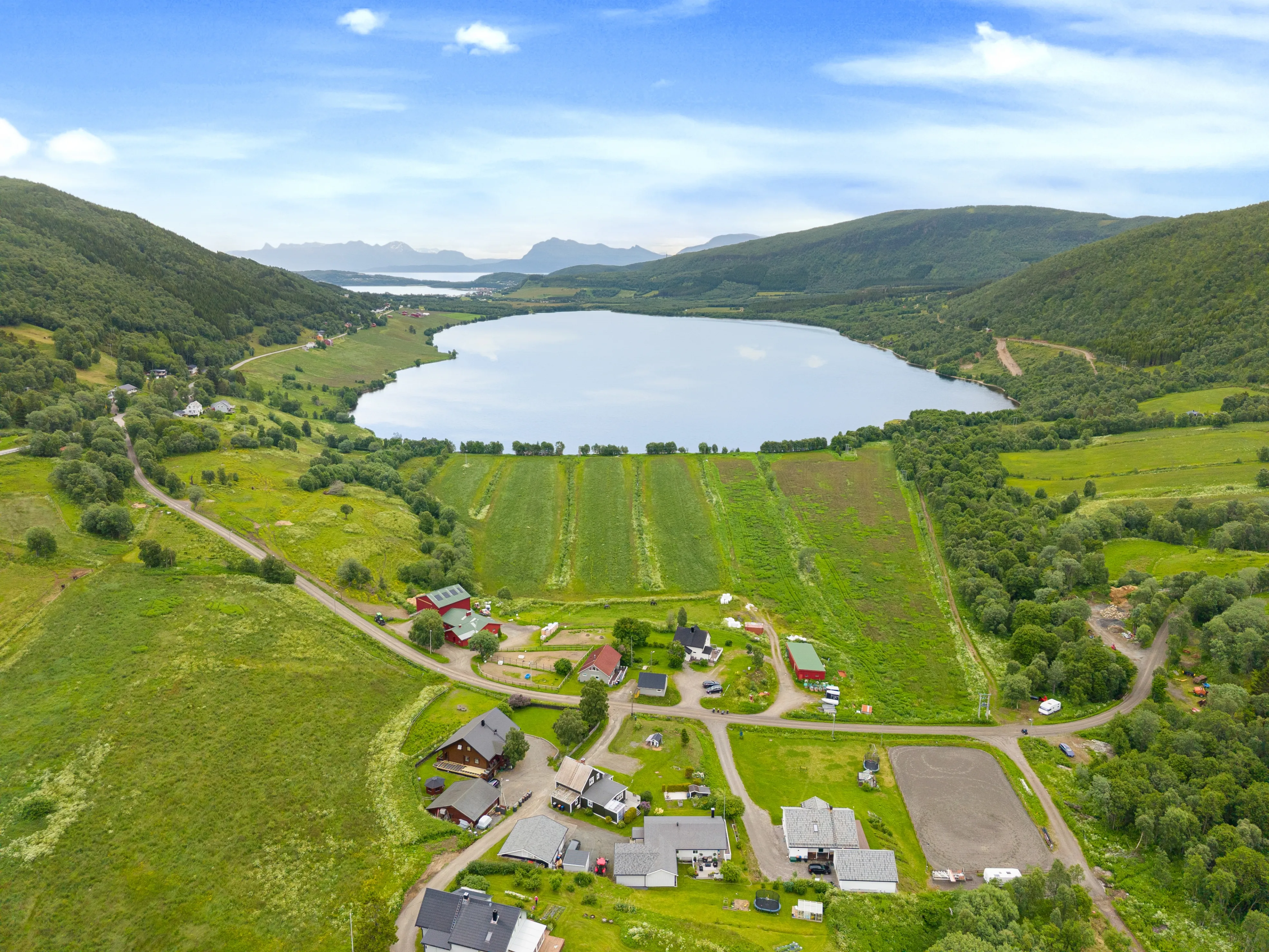 1920s Norwegian Home with Lake Views and Expansive Garden in Harstad - View image 40 of 48