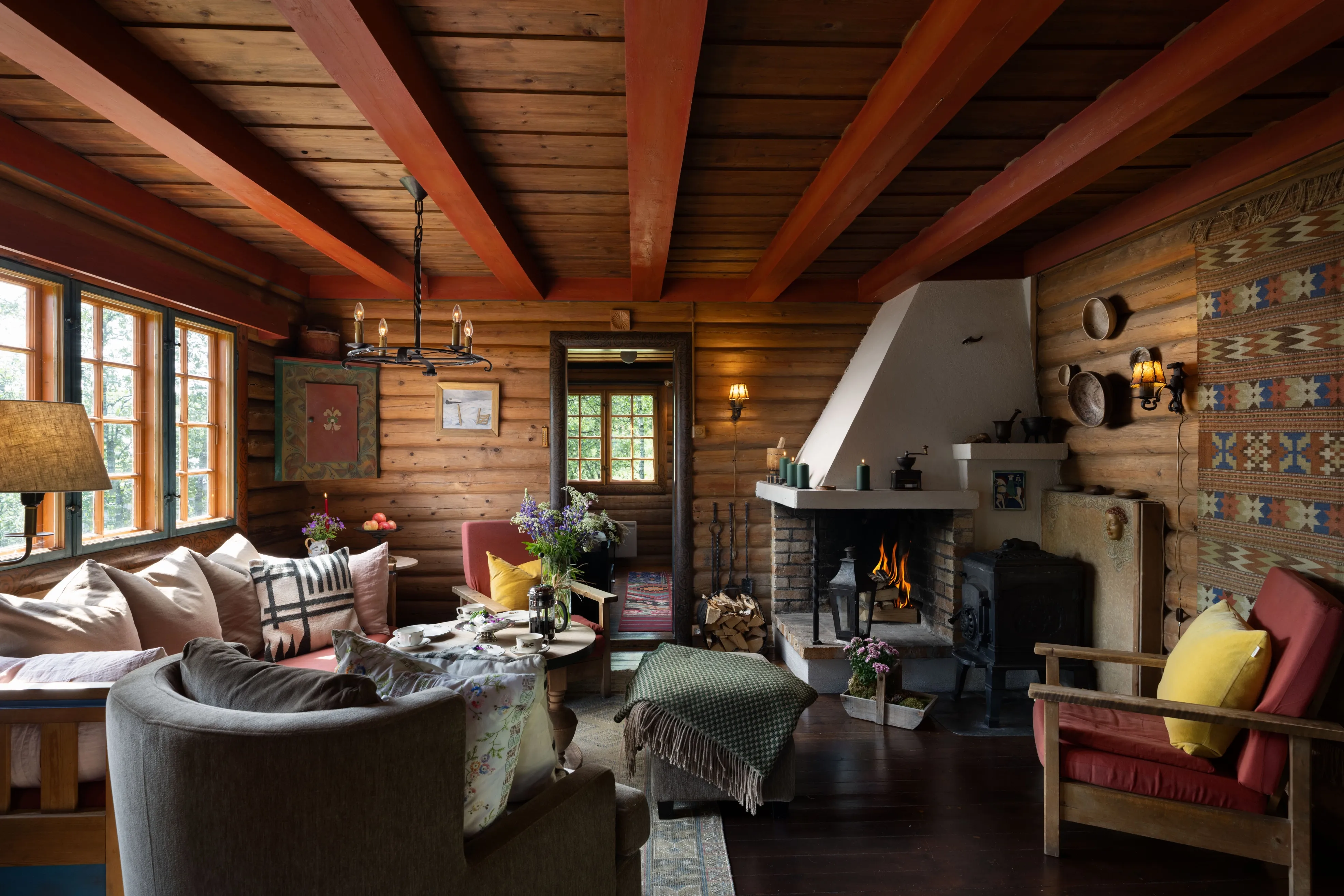 1930s Cabin in Geilo with Expansive Grounds and Parking - Image 2