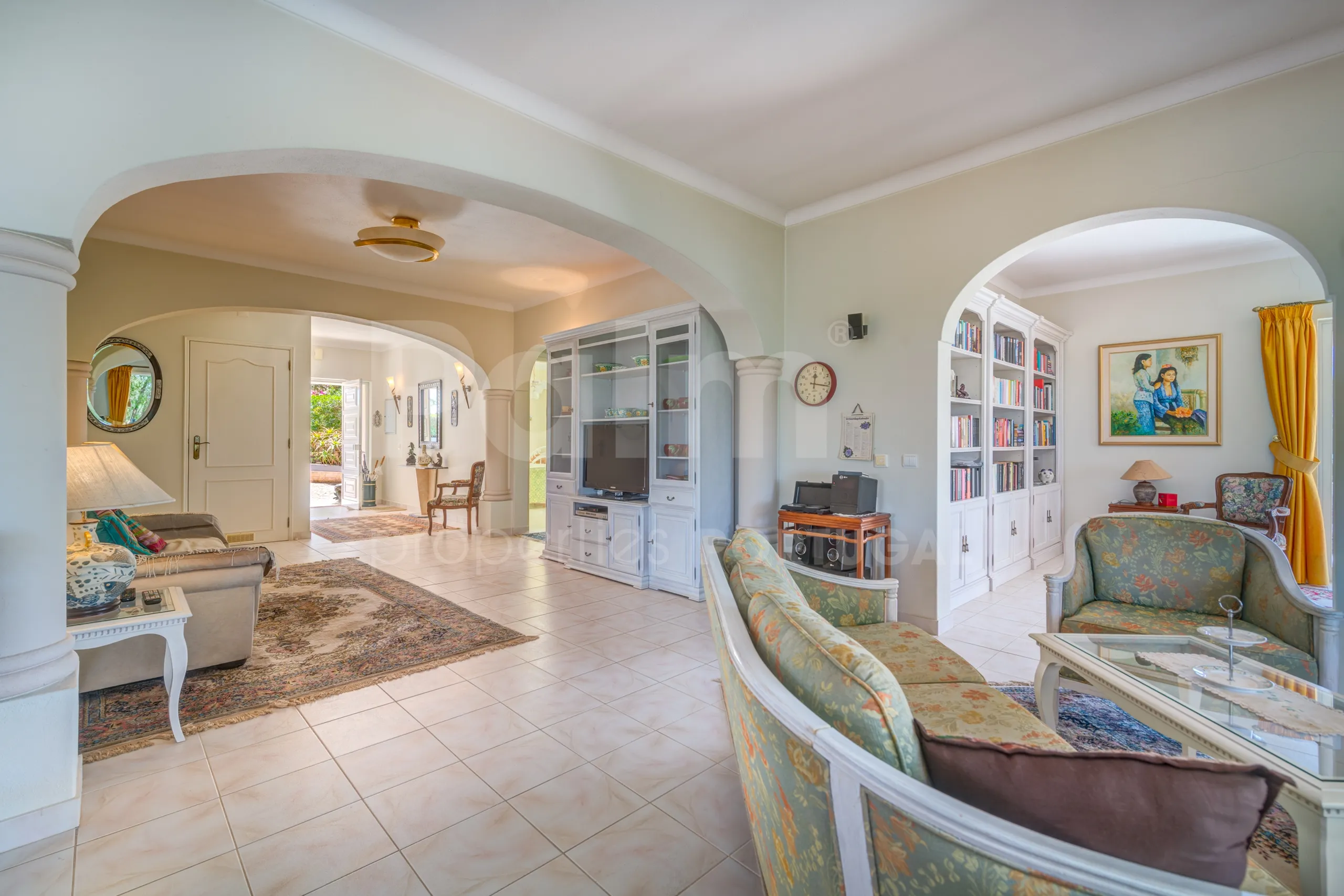 Furnished 4-Bedroom Villa with Pool and Garden in Scenic Lagoa, Portugal - View image 7 of 65