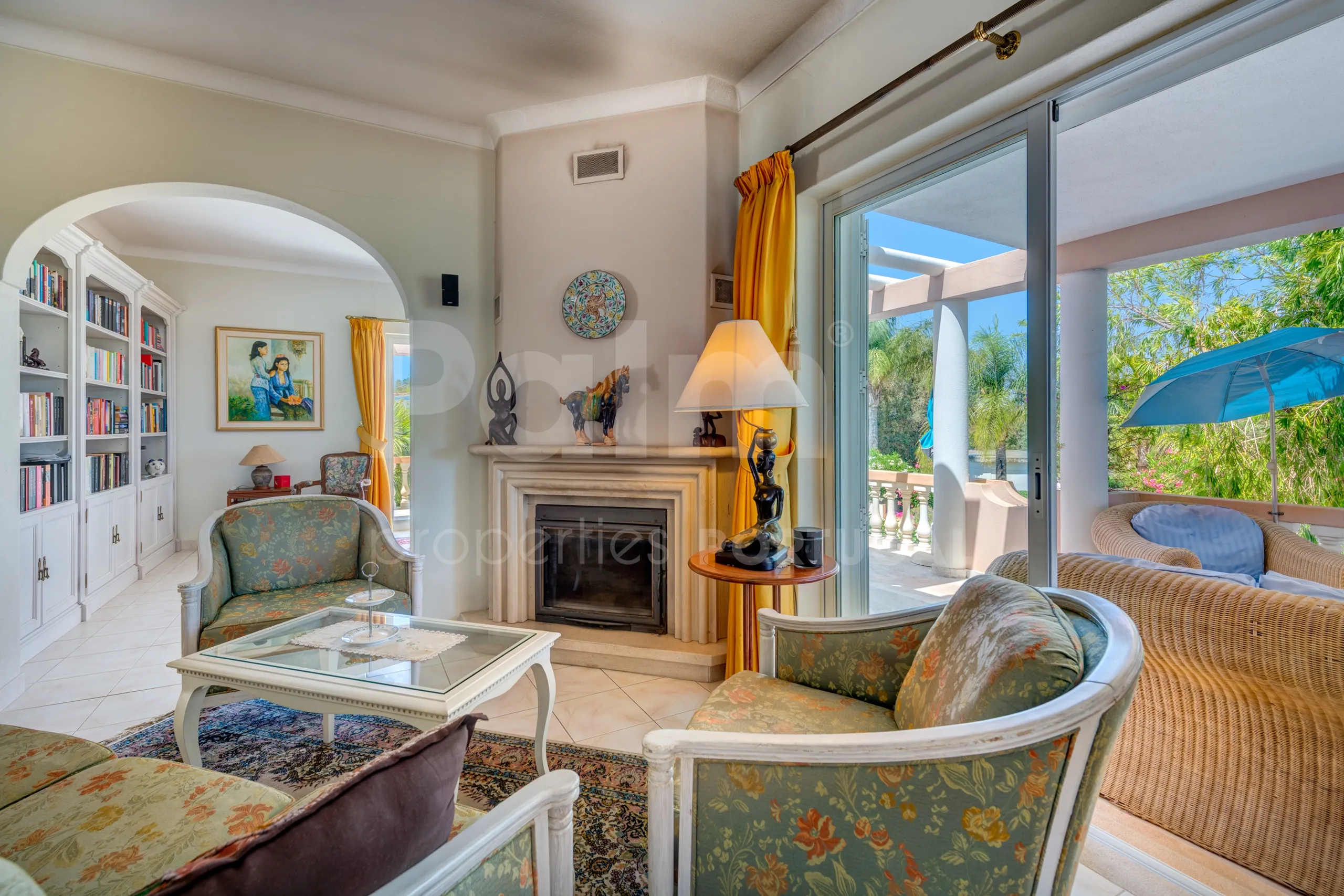 Furnished 4-Bedroom Villa with Pool and Garden in Scenic Lagoa, Portugal - View image 10 of 65