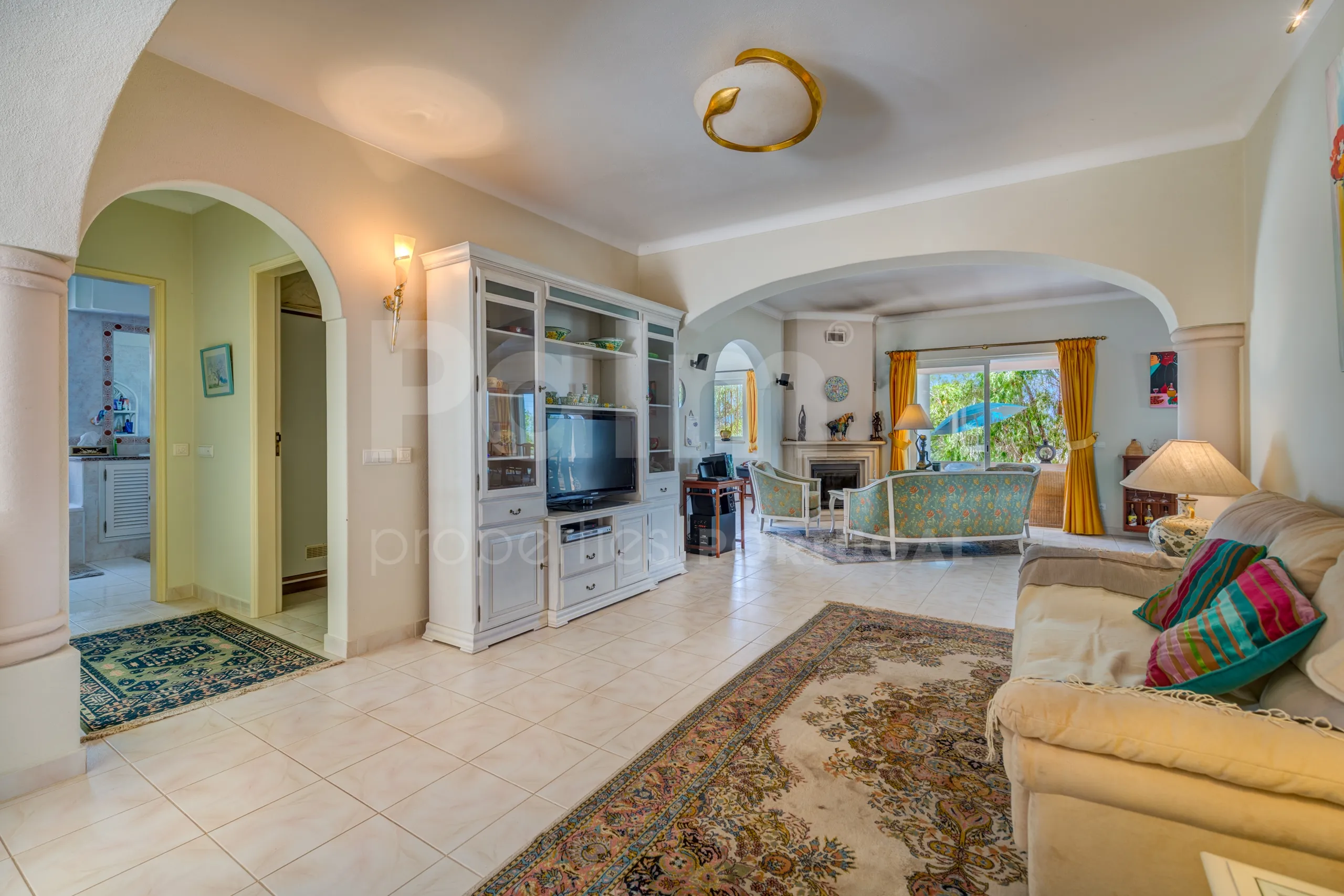 Furnished 4-Bedroom Villa with Pool and Garden in Scenic Lagoa, Portugal - View image 11 of 65