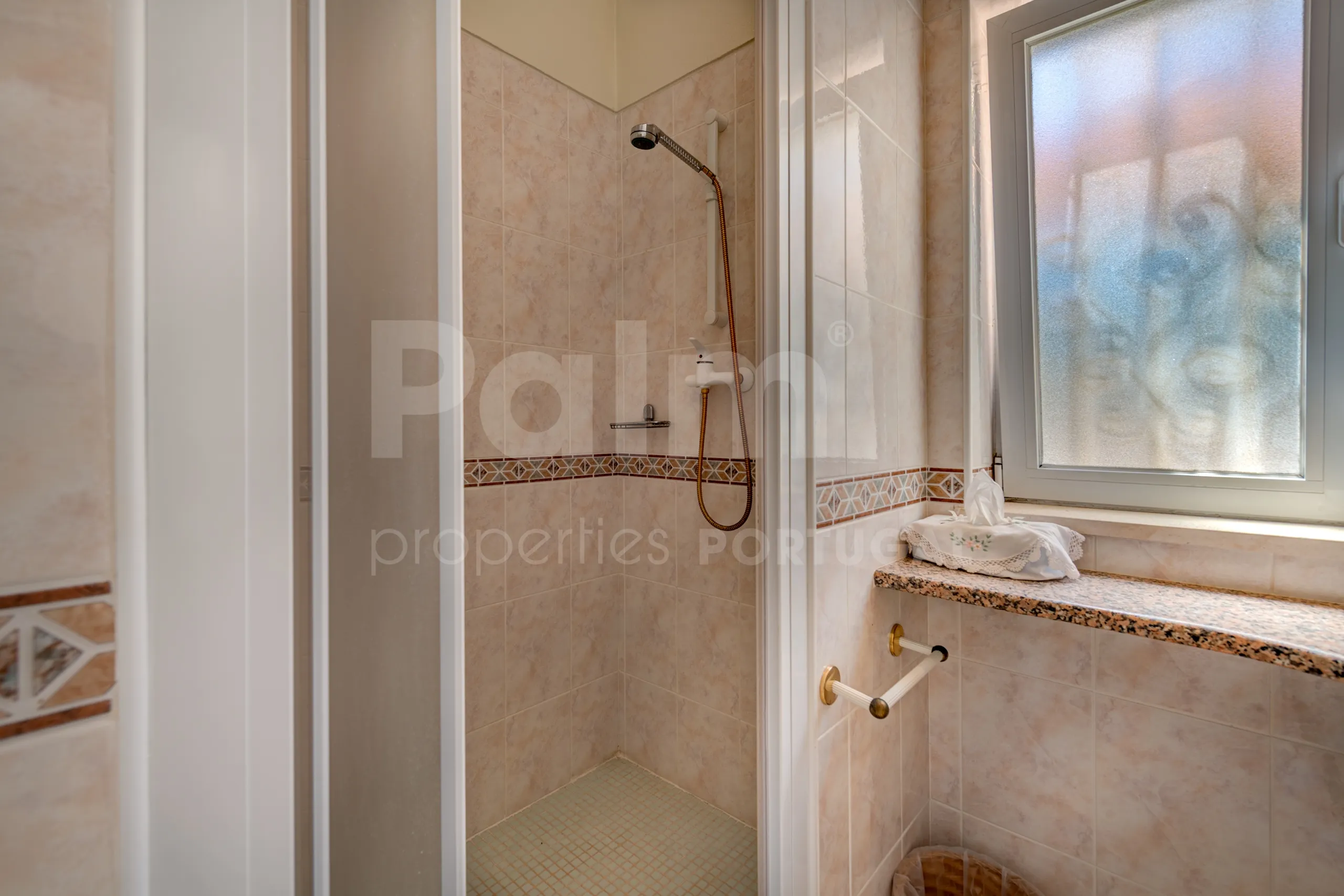 Furnished 4-Bedroom Villa with Pool and Garden in Scenic Lagoa, Portugal - View image 16 of 65