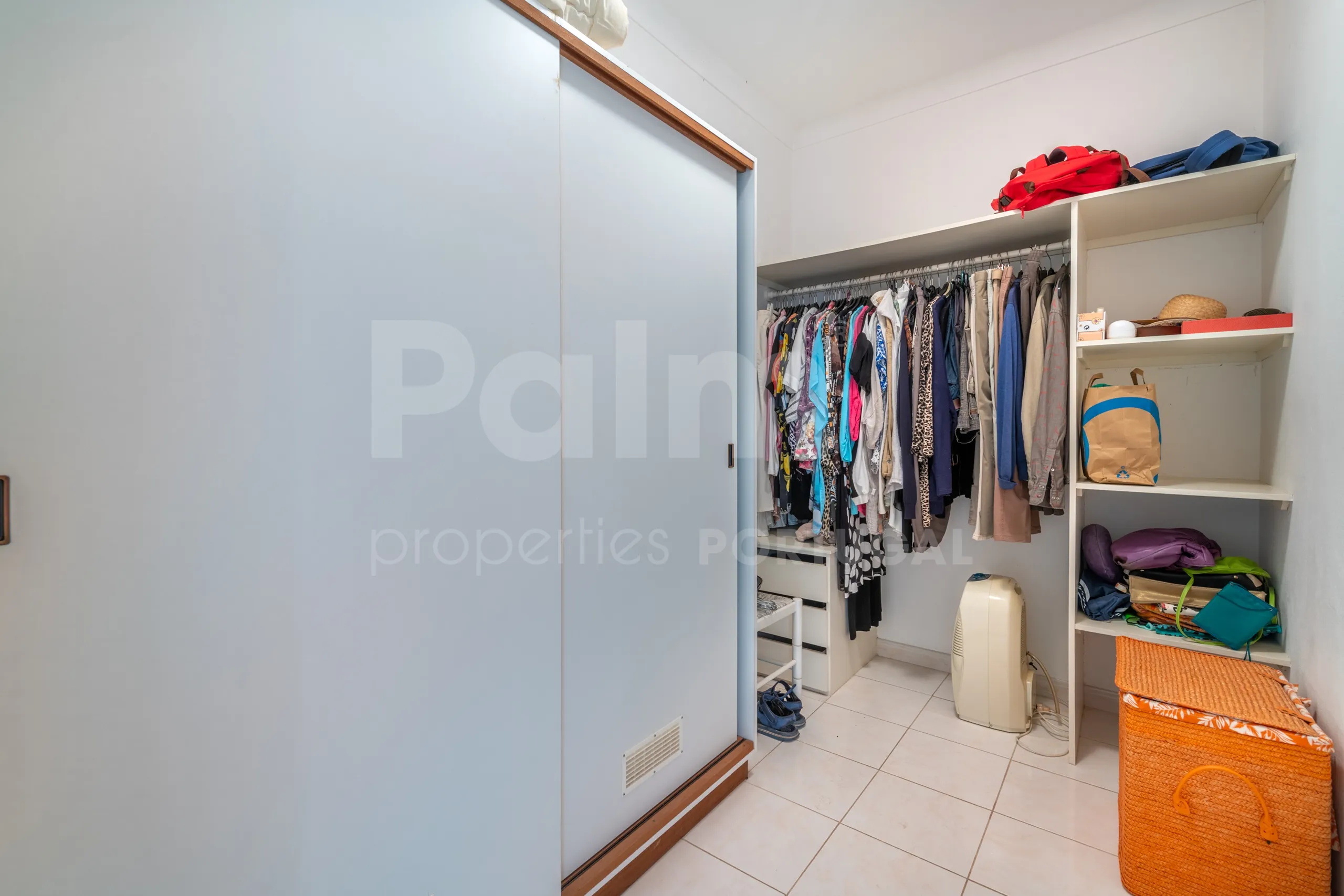 Furnished 4-Bedroom Villa with Pool and Garden in Scenic Lagoa, Portugal - View image 17 of 65