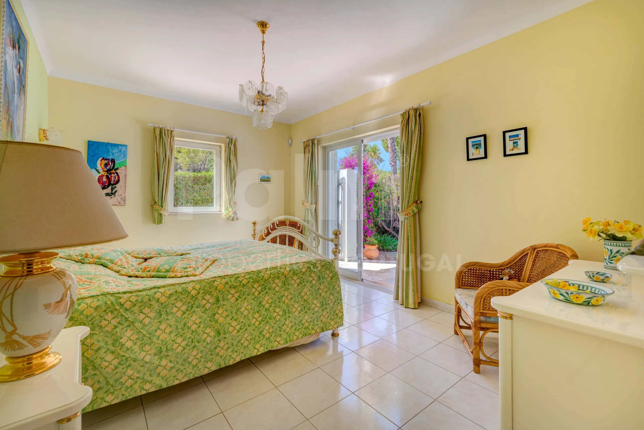 Furnished 4-Bedroom Villa with Pool and Garden in Scenic Lagoa, Portugal - View image 18 of 65