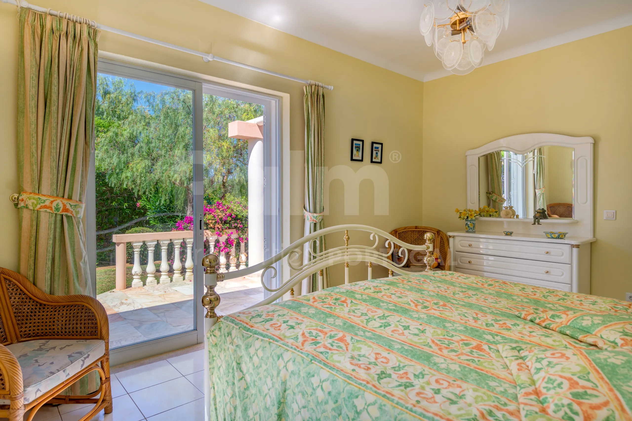 Furnished 4-Bedroom Villa with Pool and Garden in Scenic Lagoa, Portugal - View image 21 of 65