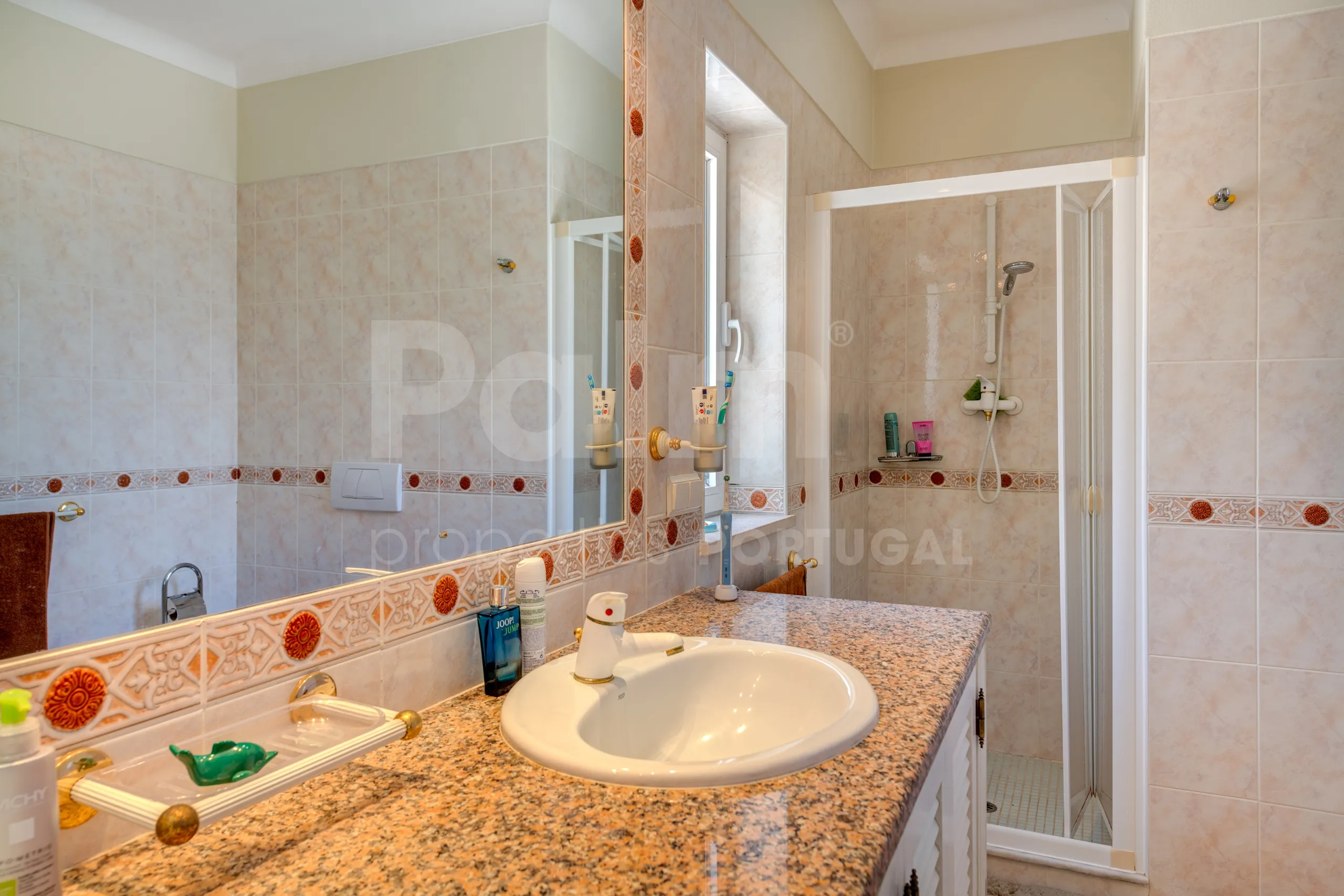 Furnished 4-Bedroom Villa with Pool and Garden in Scenic Lagoa, Portugal - View image 24 of 65