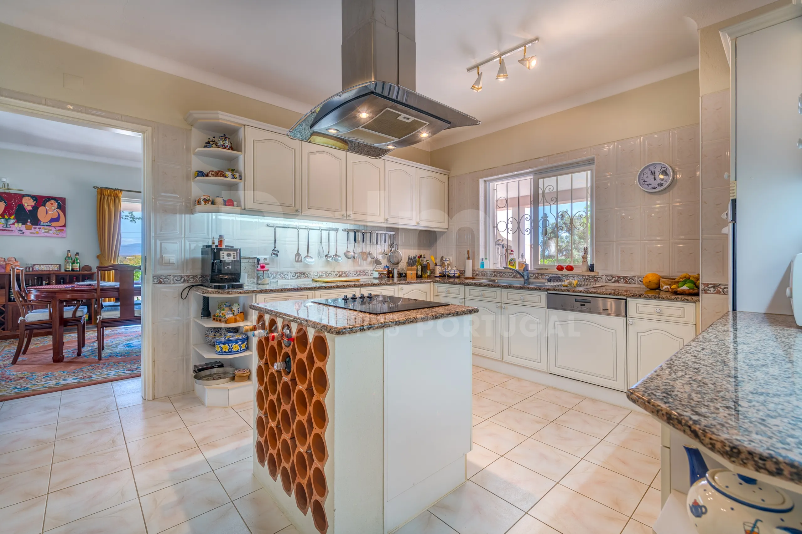 Furnished 4-Bedroom Villa with Pool and Garden in Scenic Lagoa, Portugal - View image 28 of 65