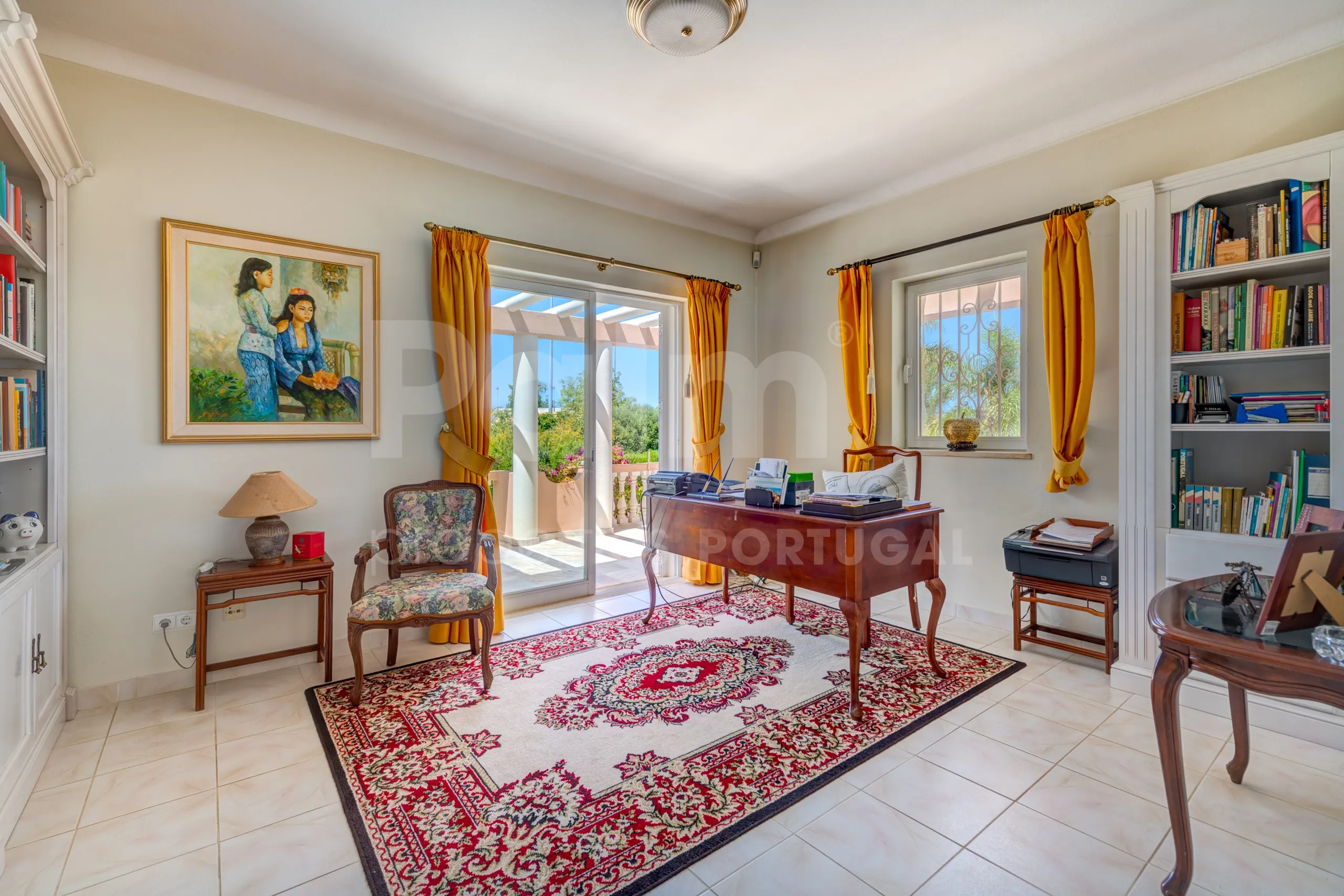 Furnished 4-Bedroom Villa with Pool and Garden in Scenic Lagoa, Portugal - View image 31 of 65