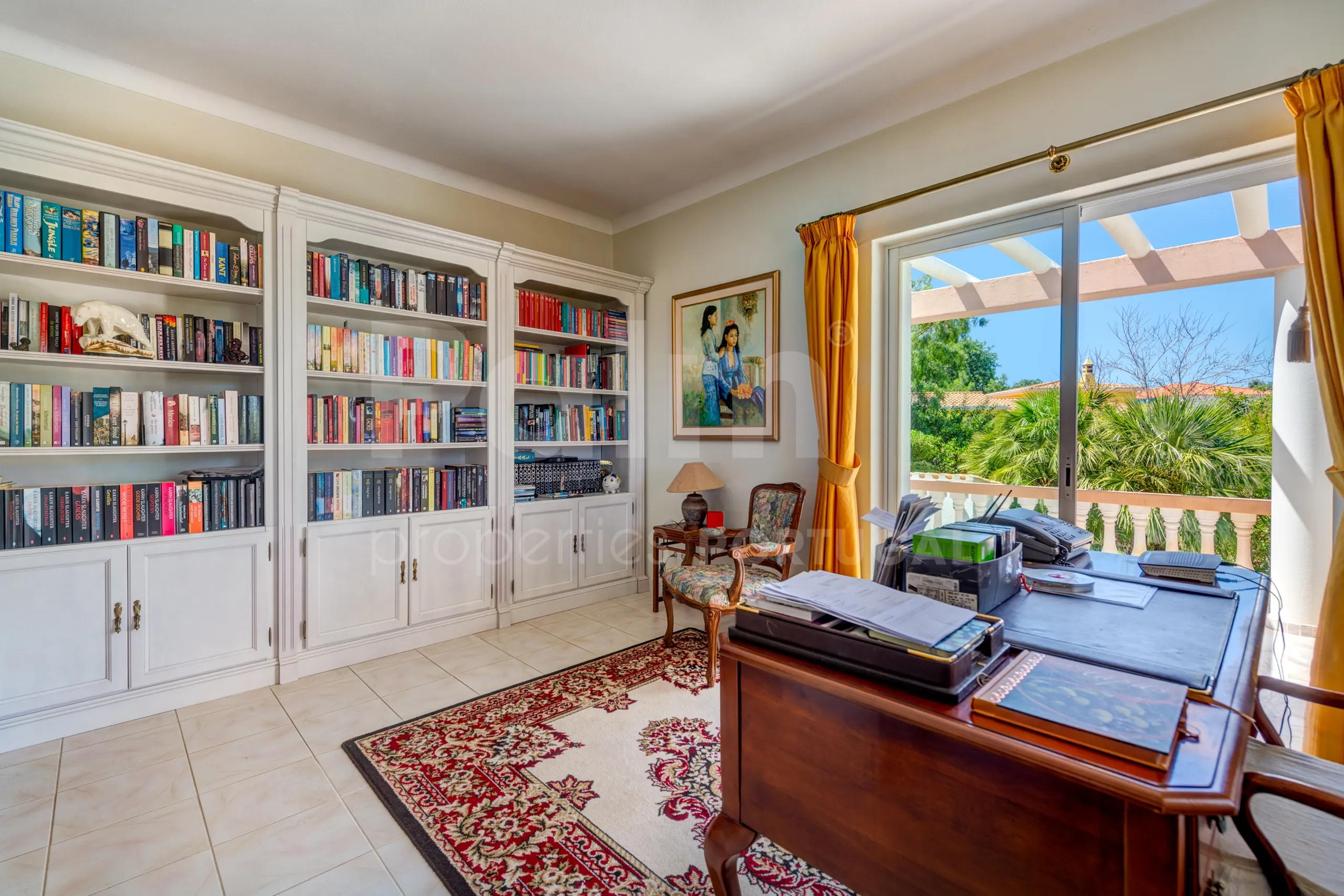 Furnished 4-Bedroom Villa with Pool and Garden in Scenic Lagoa, Portugal - View image 32 of 65