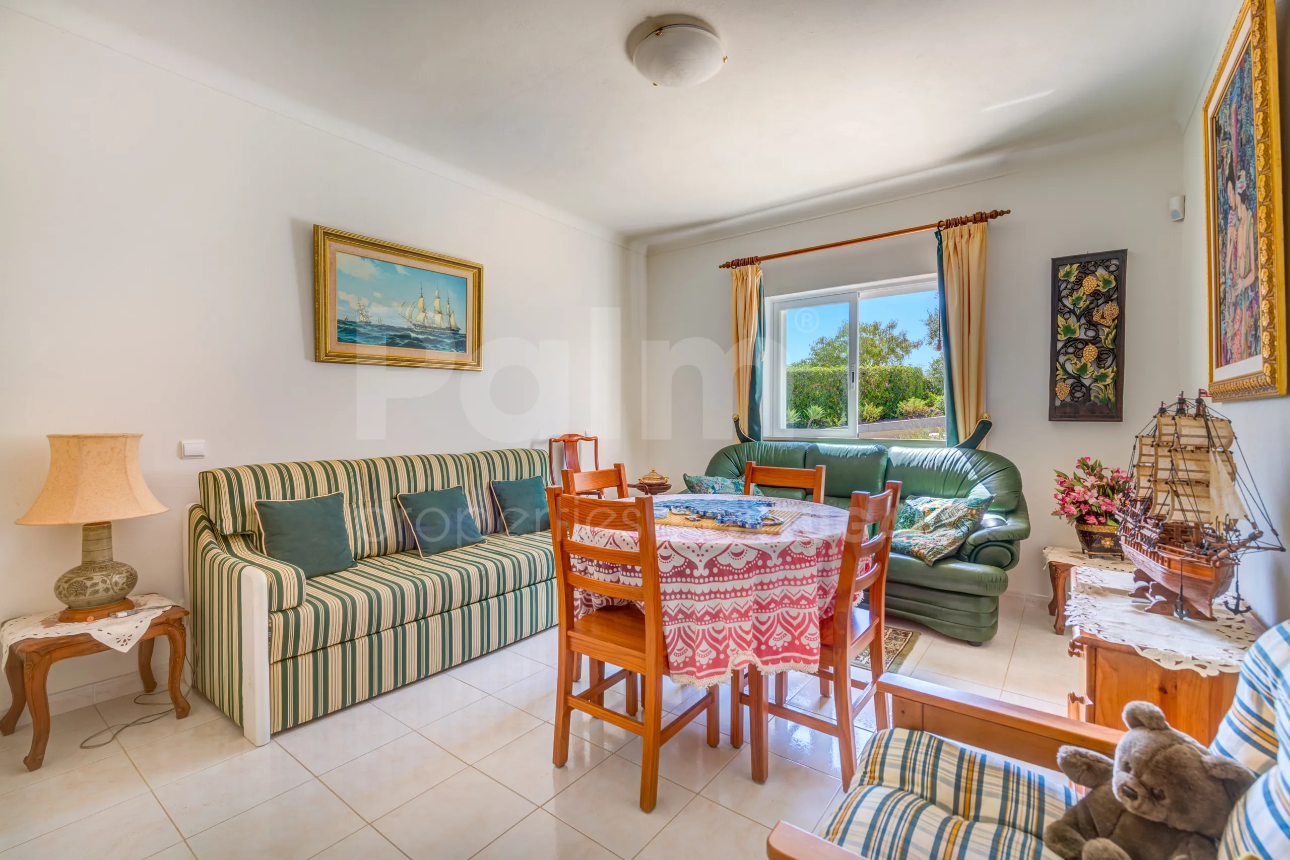 Furnished 4-Bedroom Villa with Pool and Garden in Scenic Lagoa, Portugal - View image 34 of 65