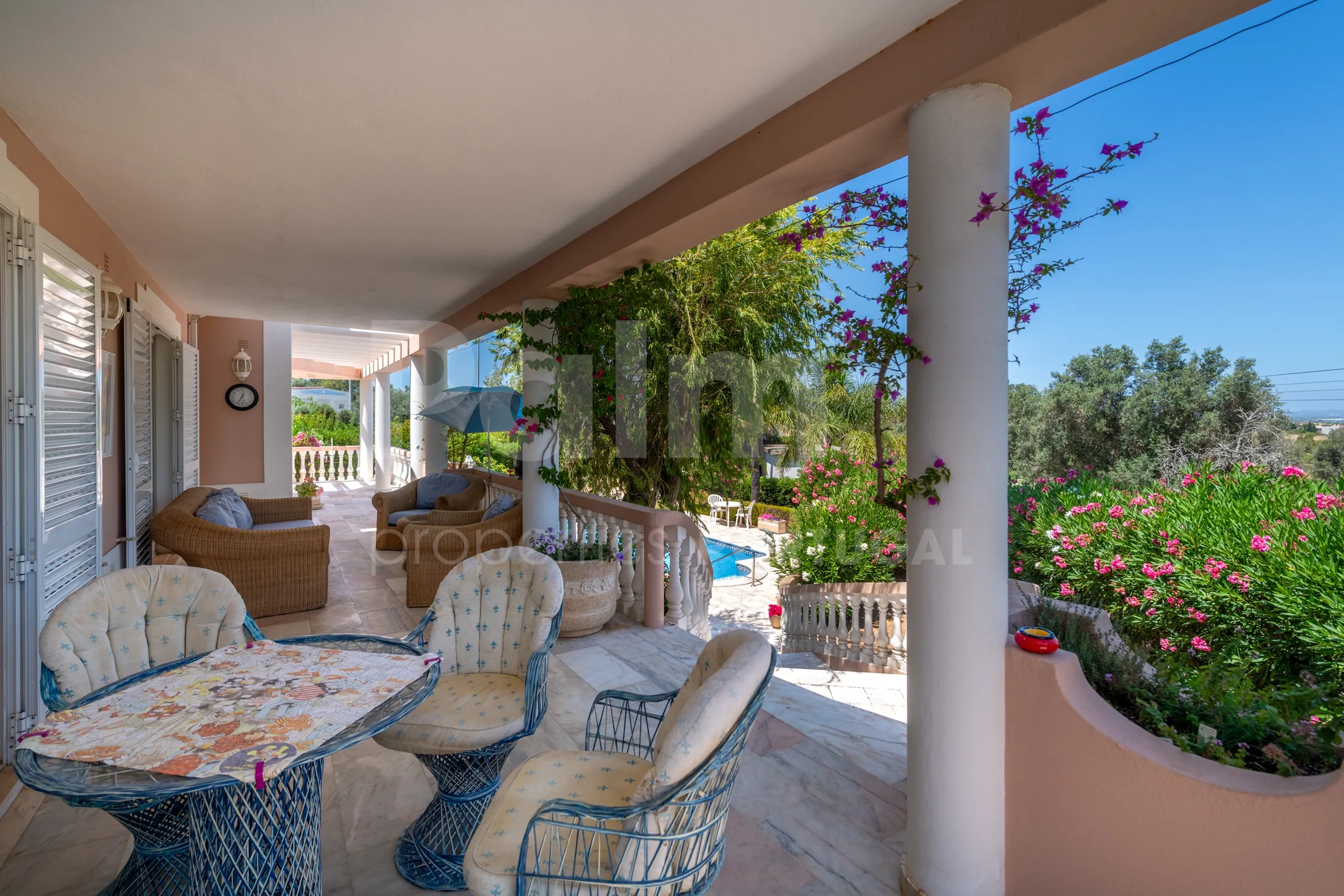 Furnished 4-Bedroom Villa with Pool and Garden in Scenic Lagoa, Portugal - View image 35 of 65