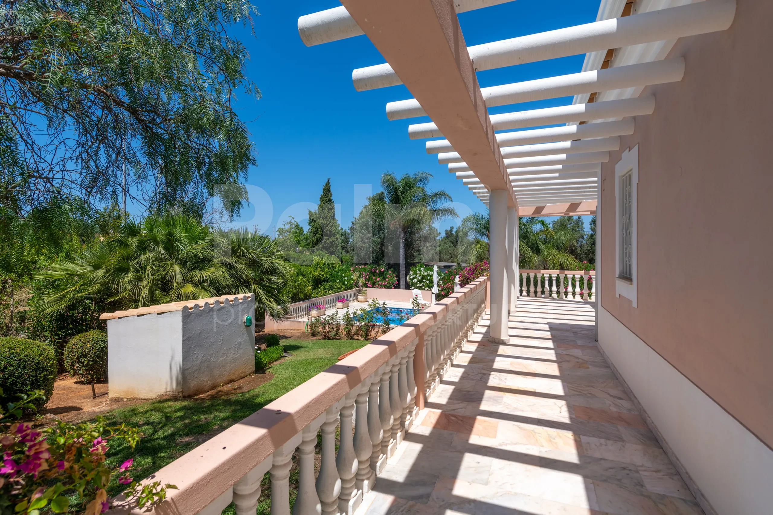 Furnished 4-Bedroom Villa with Pool and Garden in Scenic Lagoa, Portugal - View image 36 of 65