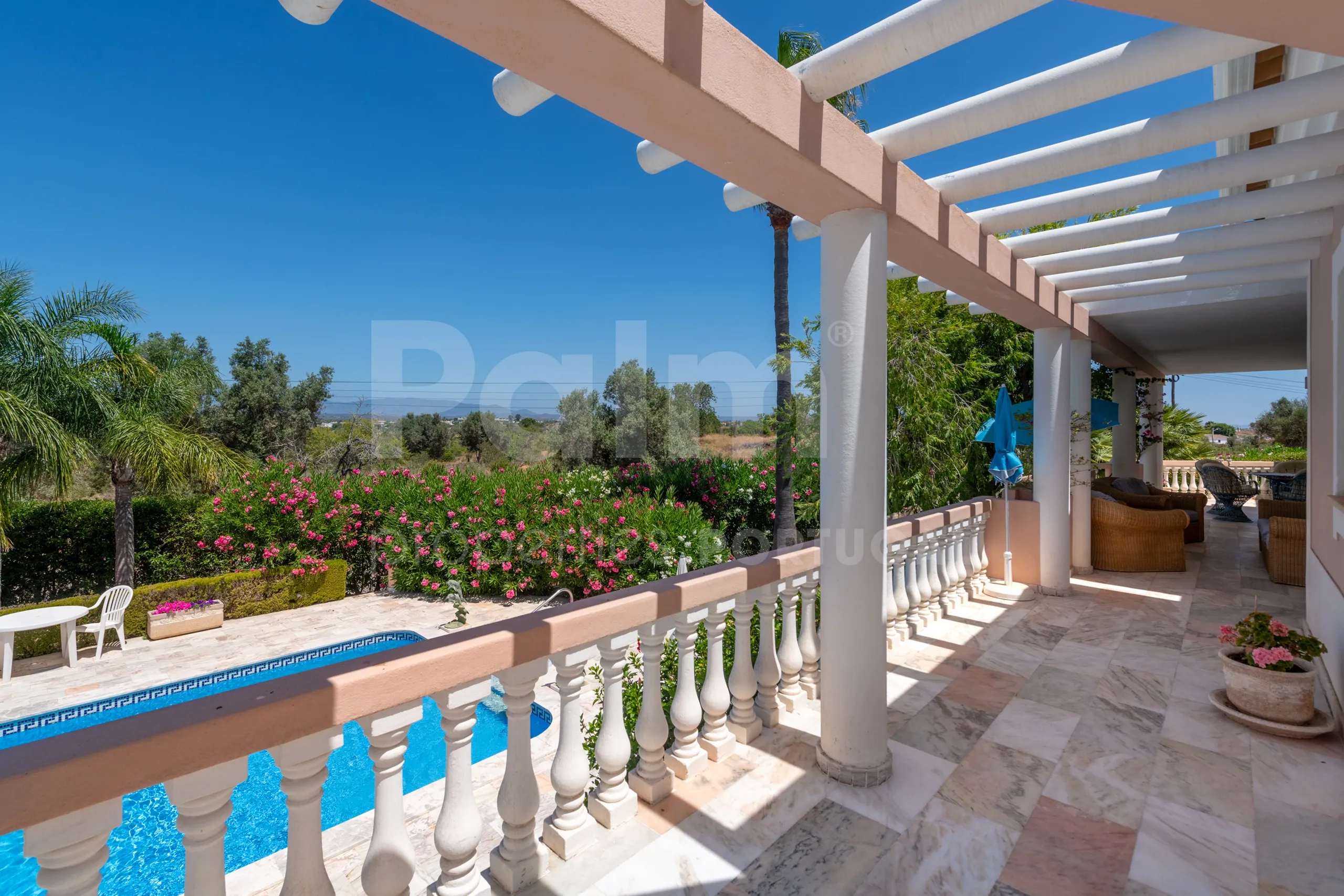 Furnished 4-Bedroom Villa with Pool and Garden in Scenic Lagoa, Portugal - View image 37 of 65