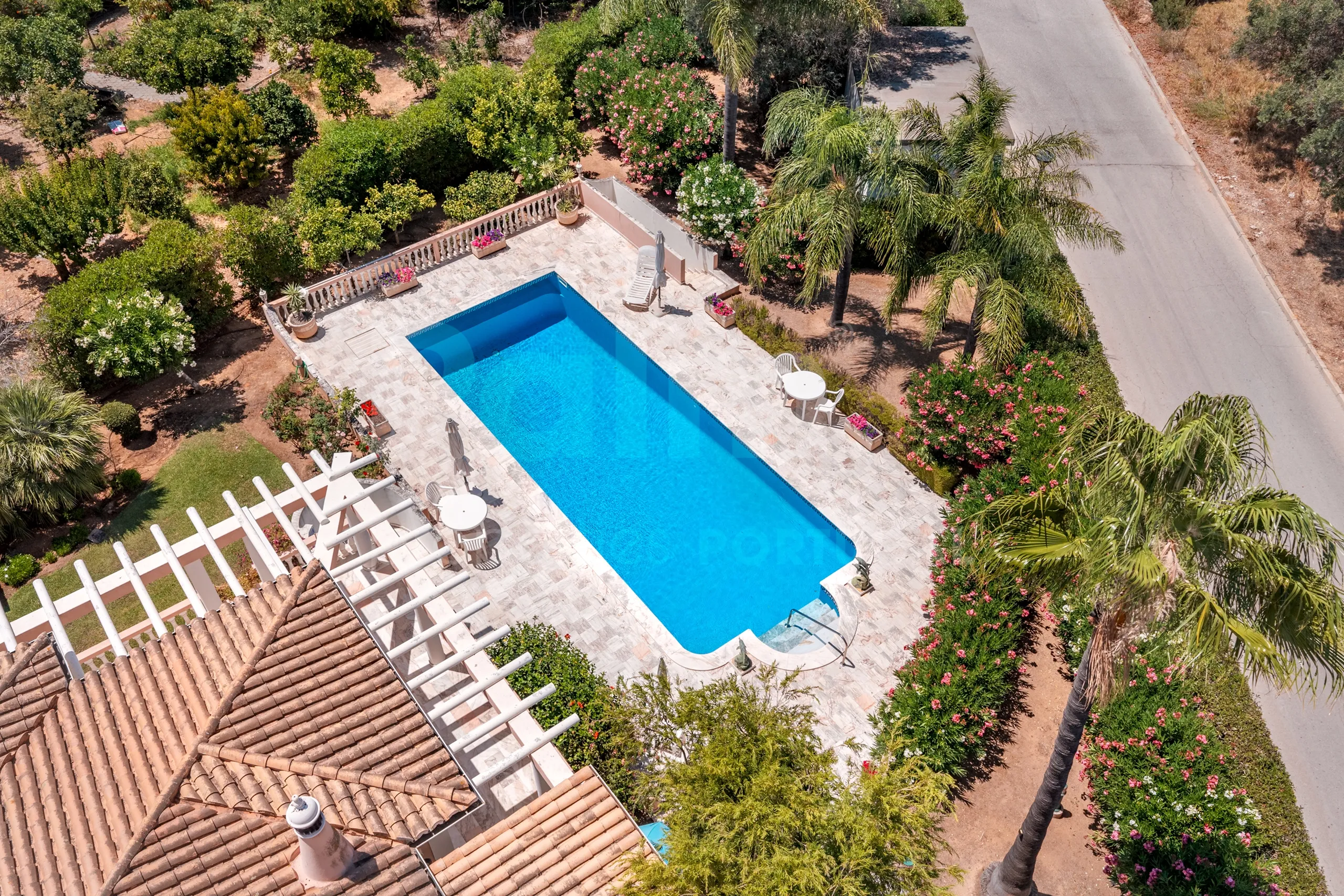 Furnished 4-Bedroom Villa with Pool and Garden in Scenic Lagoa, Portugal - View image 41 of 65