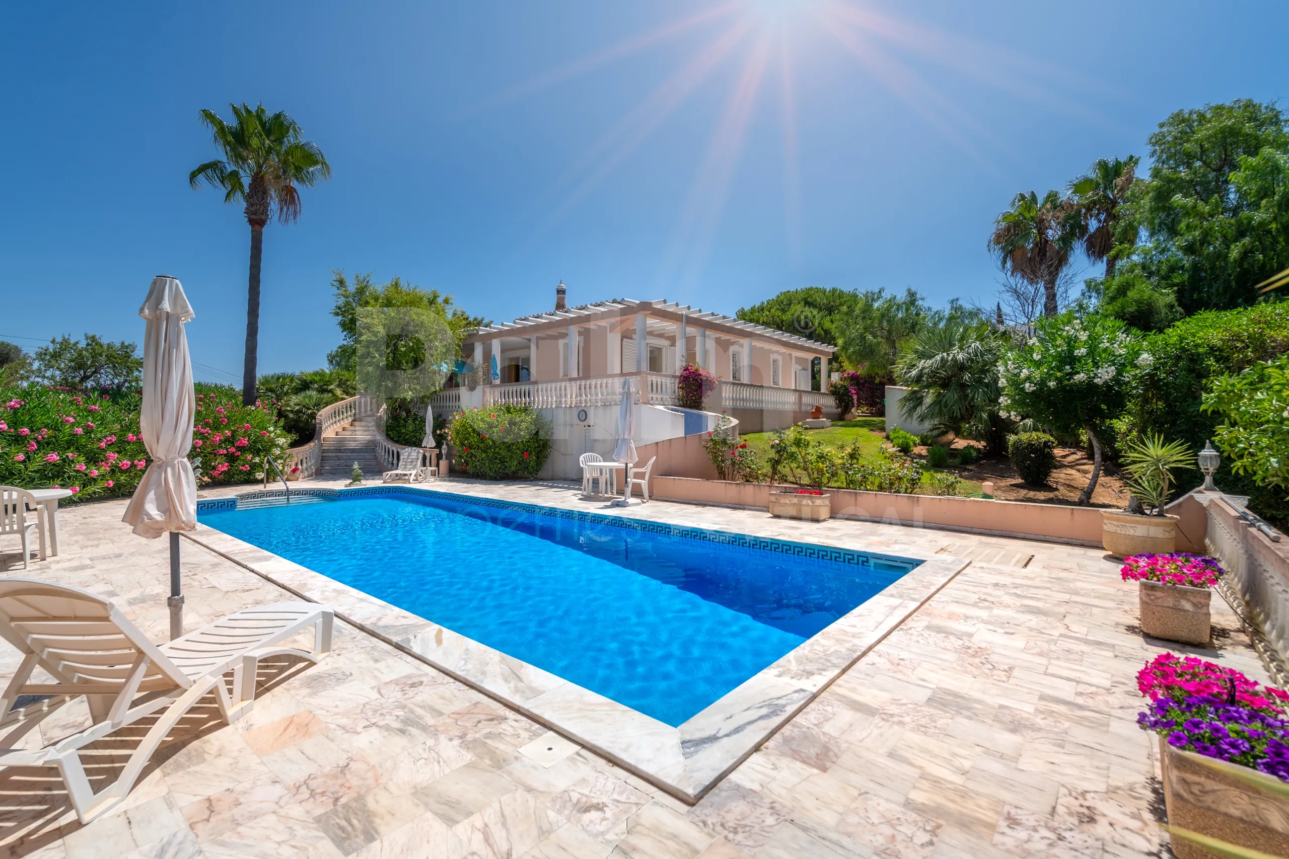 Furnished 4-Bedroom Villa with Pool and Garden in Scenic Lagoa, Portugal - View image 44 of 65