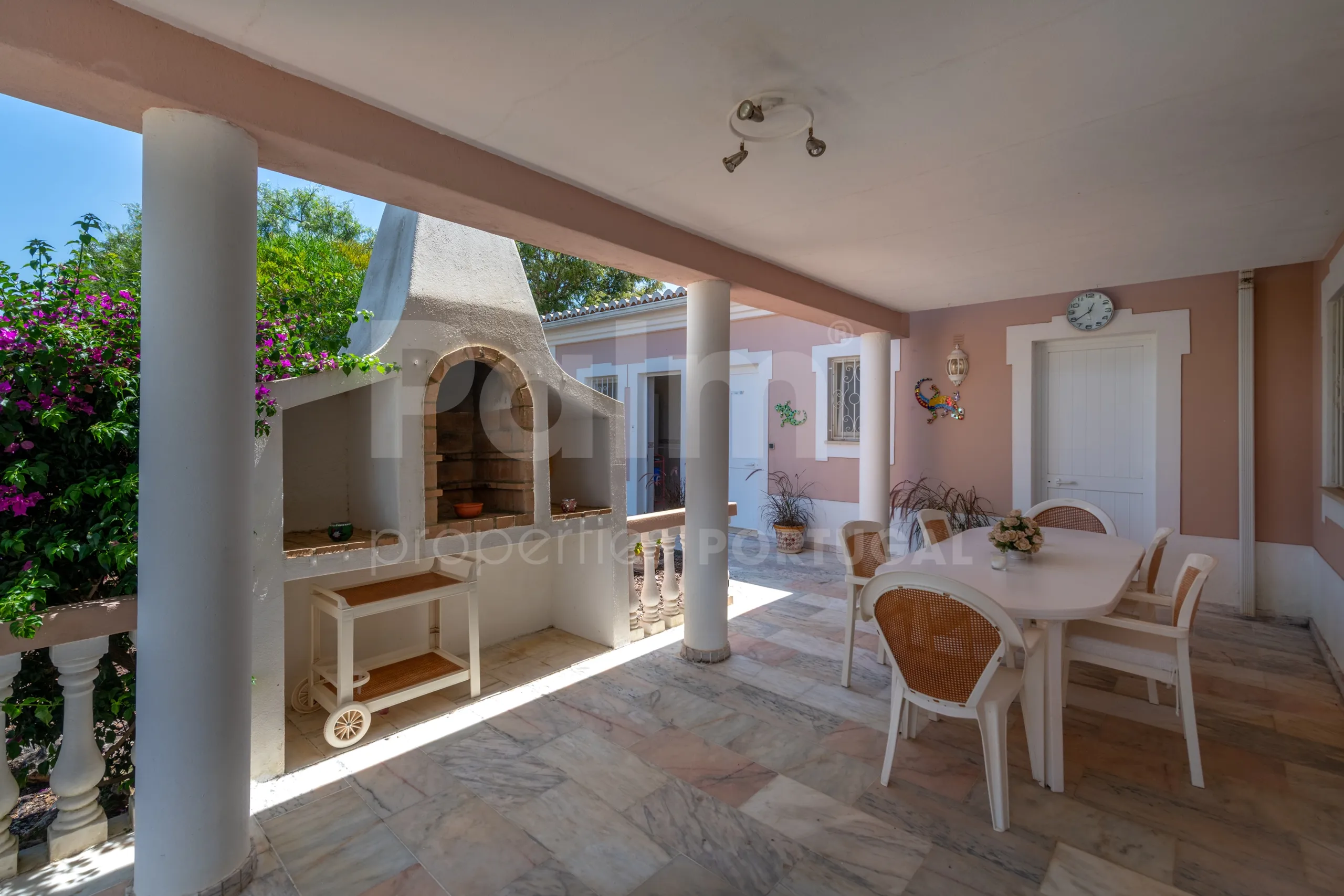 Furnished 4-Bedroom Villa with Pool and Garden in Scenic Lagoa, Portugal - View image 46 of 65