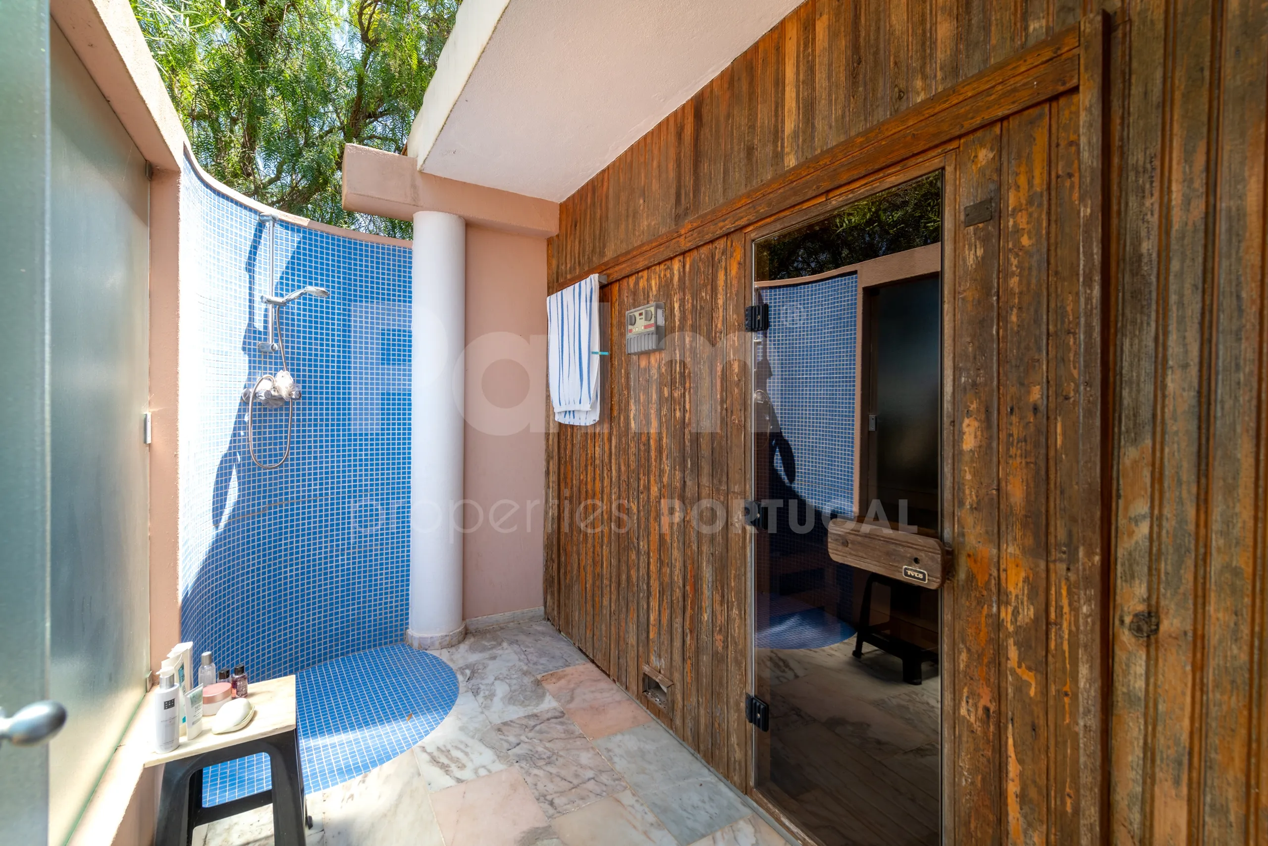 Furnished 4-Bedroom Villa with Pool and Garden in Scenic Lagoa, Portugal - View image 48 of 65