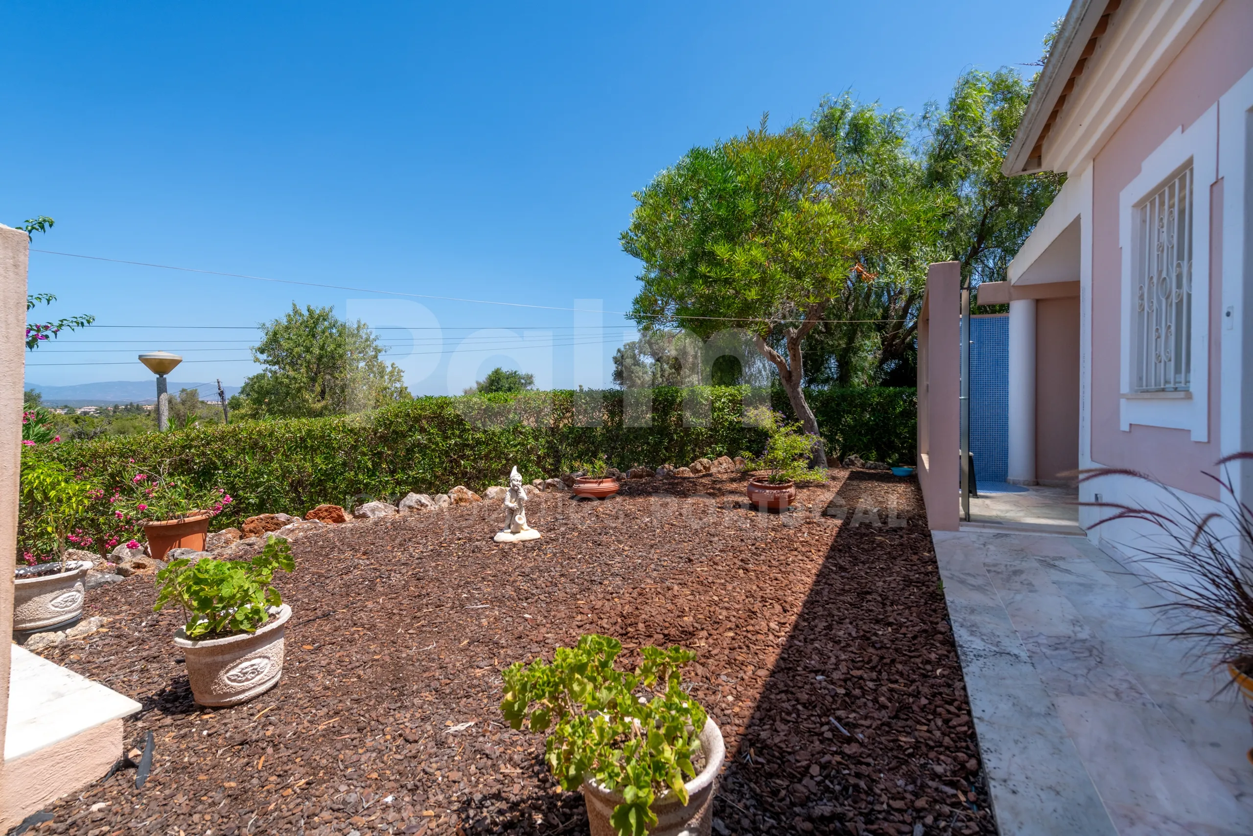 Furnished 4-Bedroom Villa with Pool and Garden in Scenic Lagoa, Portugal - View image 50 of 65