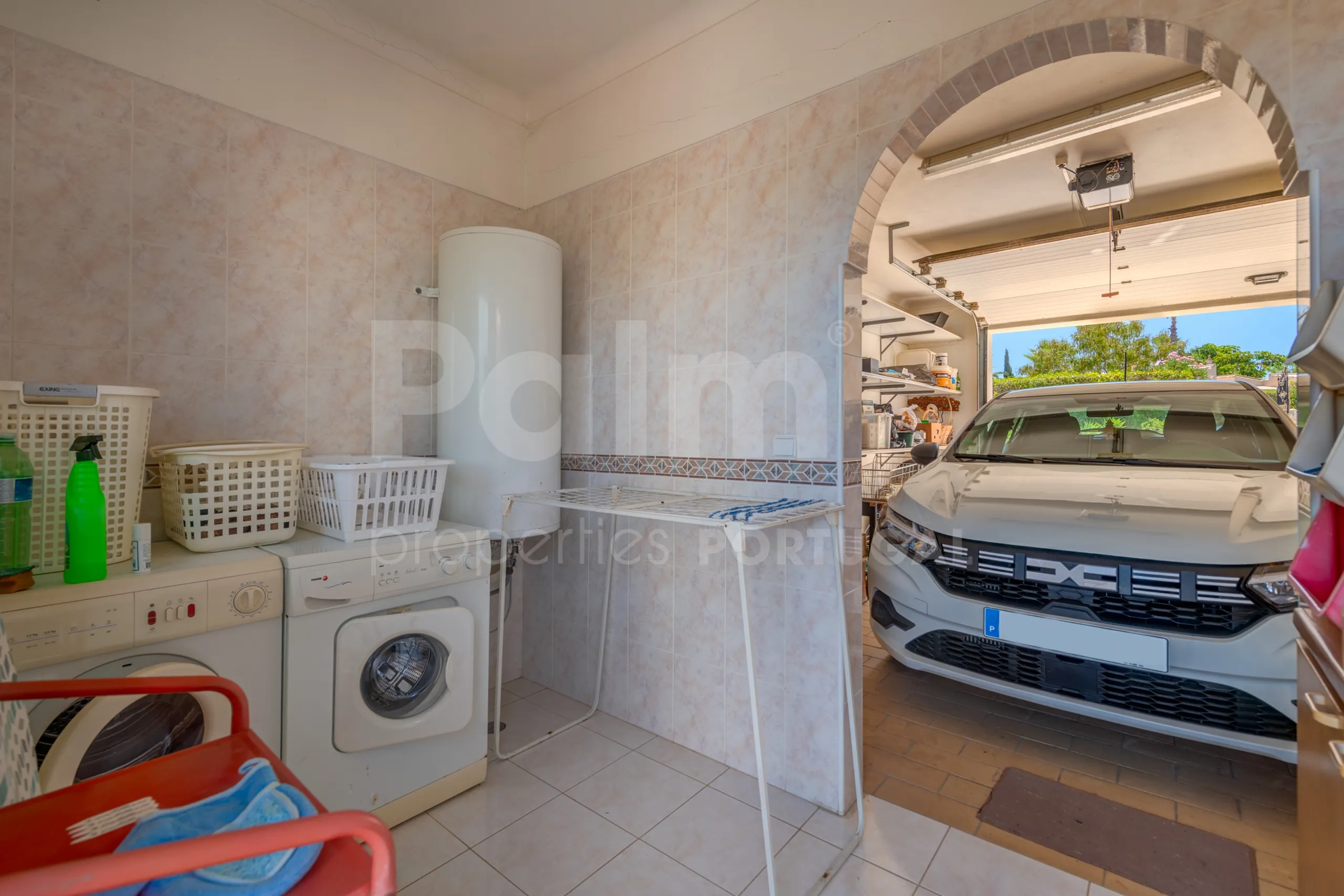 Furnished 4-Bedroom Villa with Pool and Garden in Scenic Lagoa, Portugal - View image 55 of 65