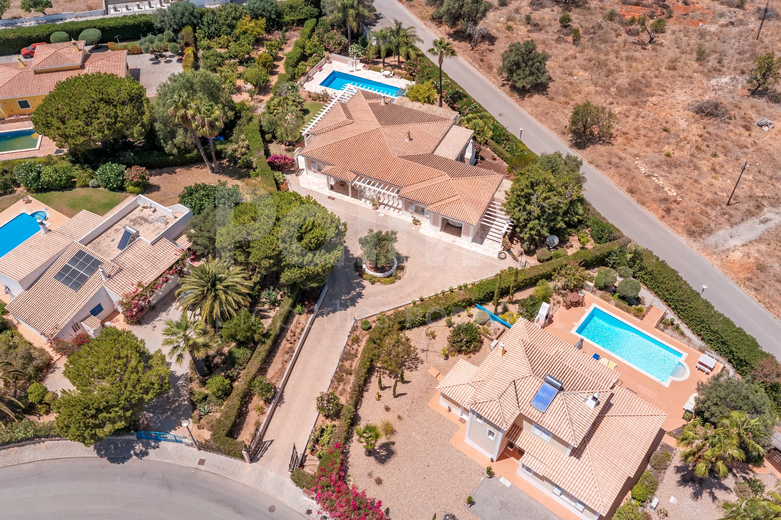 Furnished 4-Bedroom Villa with Pool and Garden in Scenic Lagoa, Portugal - View image 62 of 65