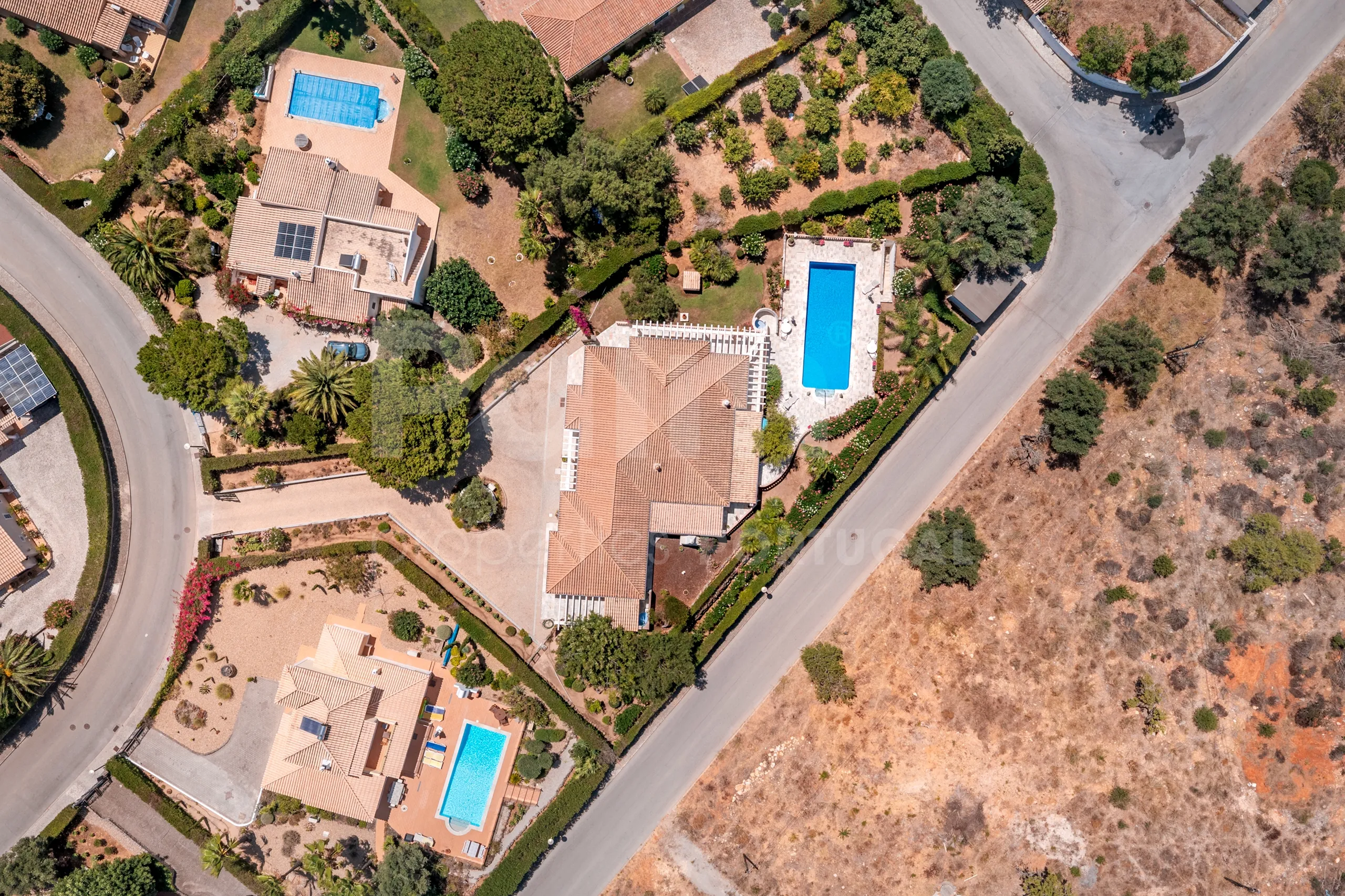 Furnished 4-Bedroom Villa with Pool and Garden in Scenic Lagoa, Portugal - View image 64 of 65