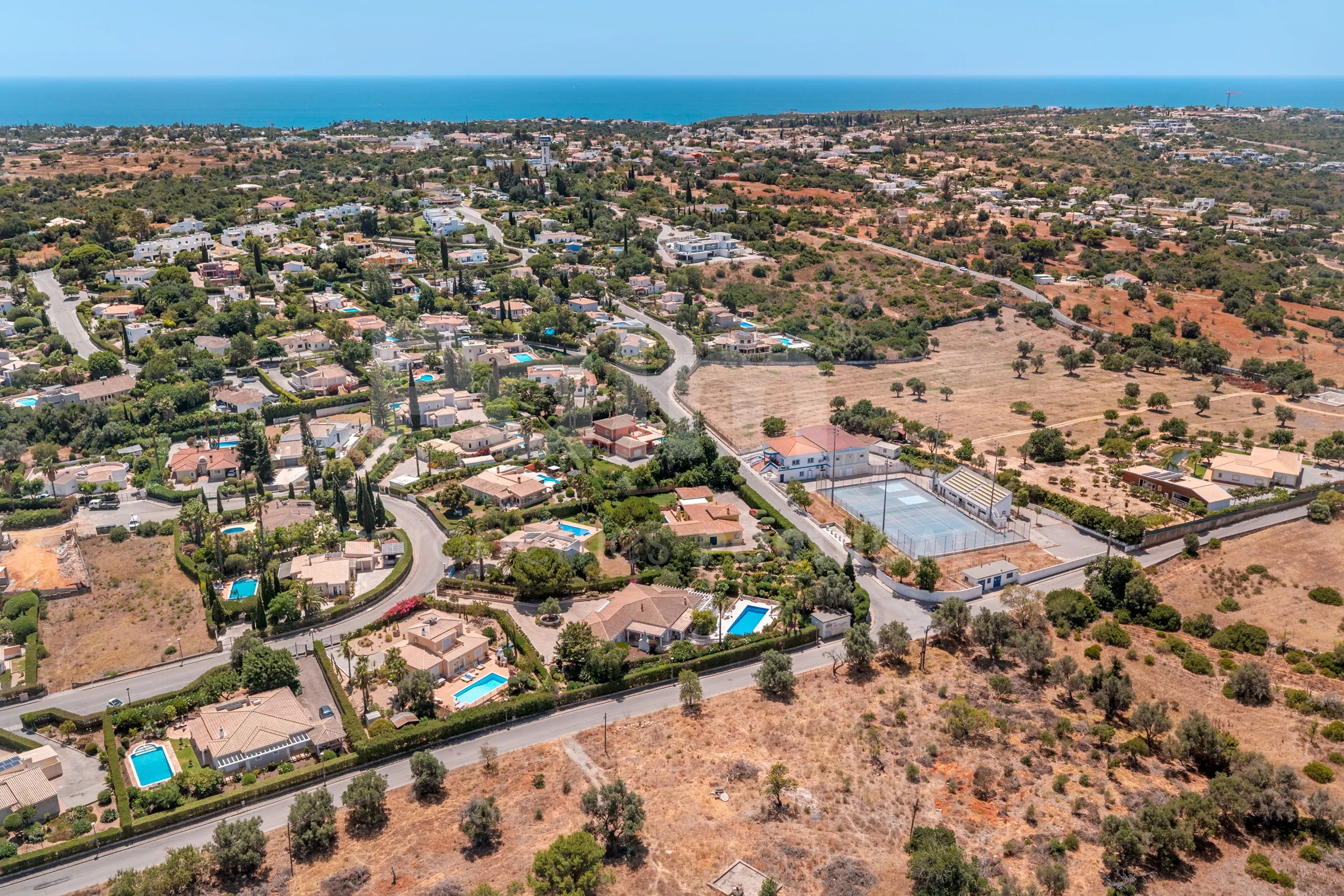 Furnished 4-Bedroom Villa with Pool and Garden in Scenic Lagoa, Portugal - View image 65 of 65