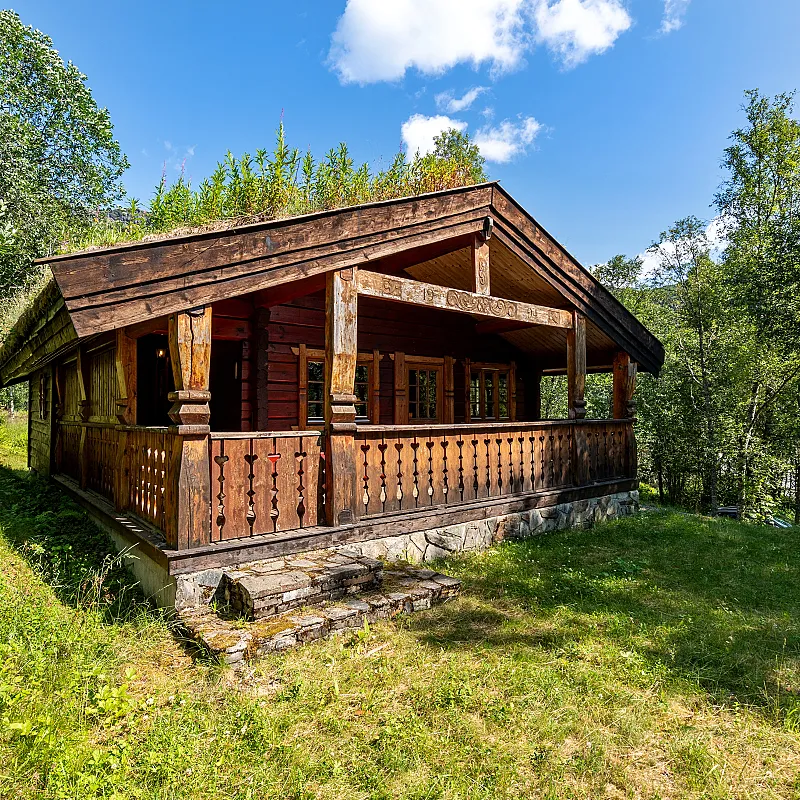 Cosy 1990s Cabin with Balcony and Terrace in Røldal, Norway