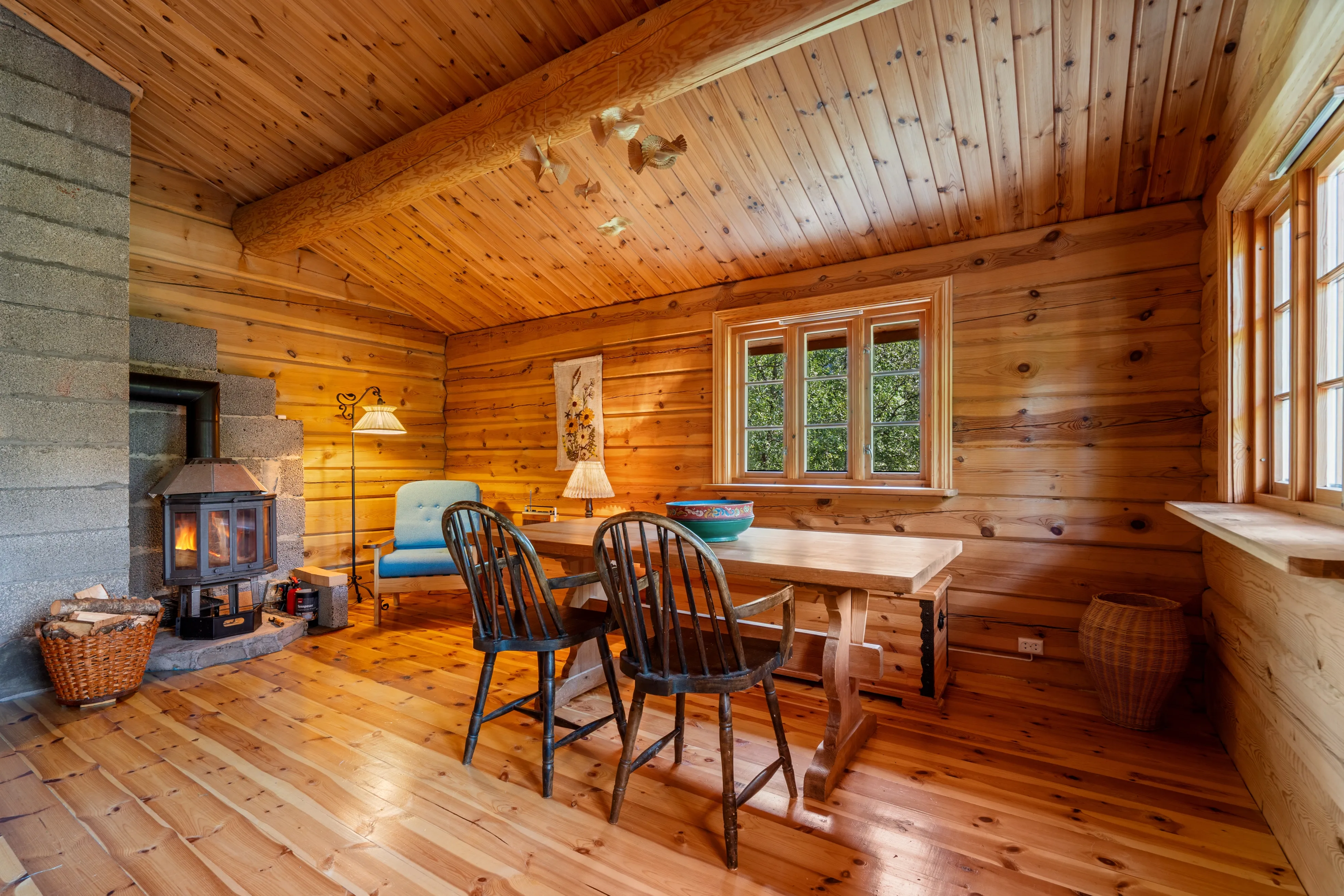 Cosy 1990s Cabin with Balcony and Terrace in Røldal, Norway - Image 4