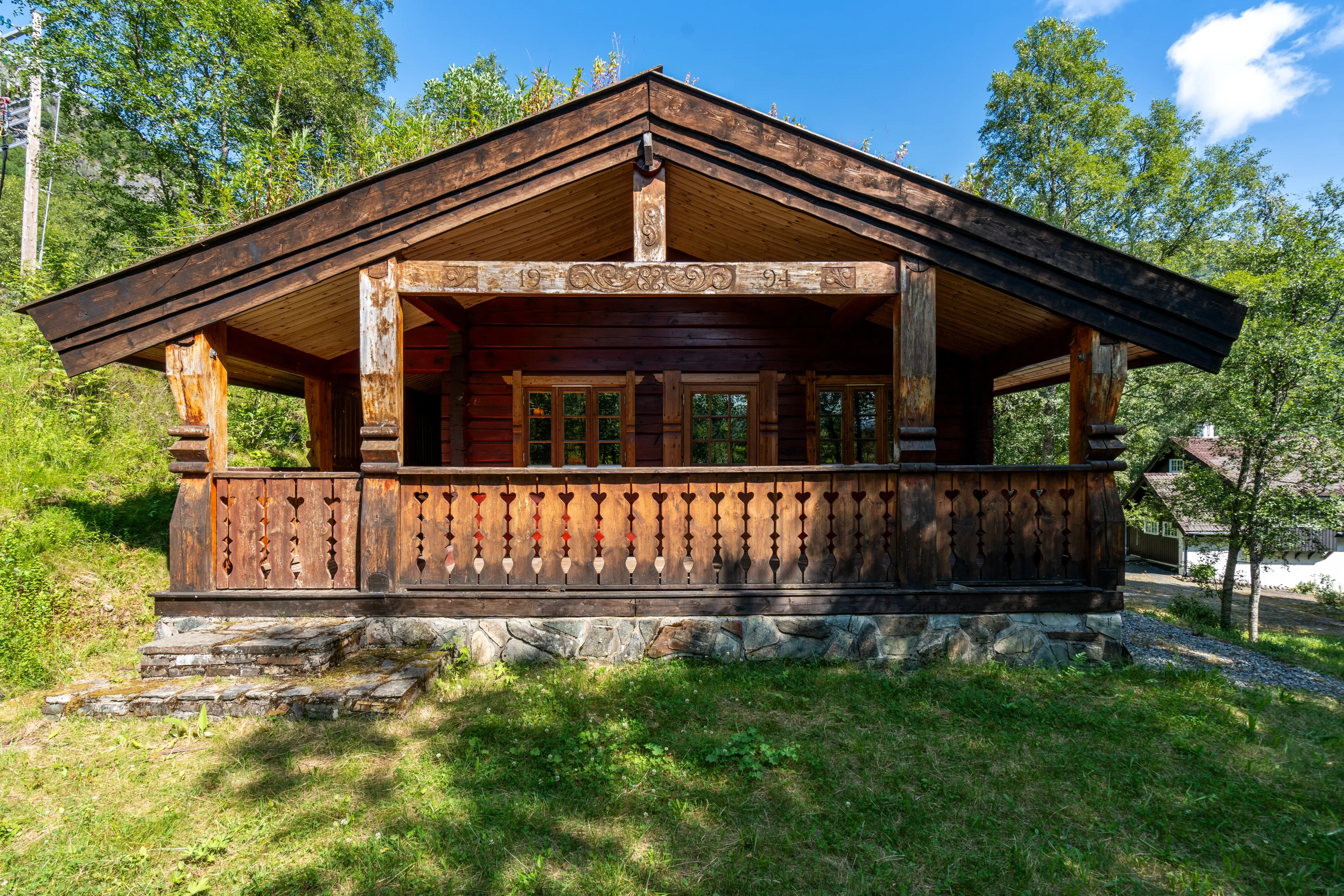 Cosy 1990s Cabin with Balcony and Terrace in Røldal, Norway - Image 2