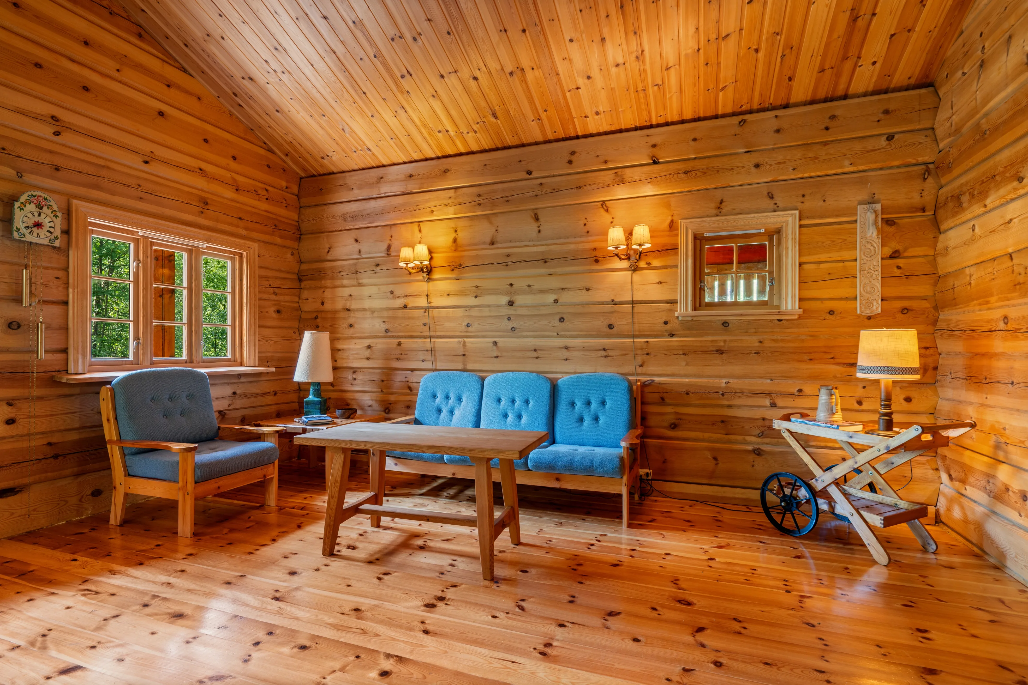 Cosy 1990s Cabin with Balcony and Terrace in Røldal, Norway - Image 5