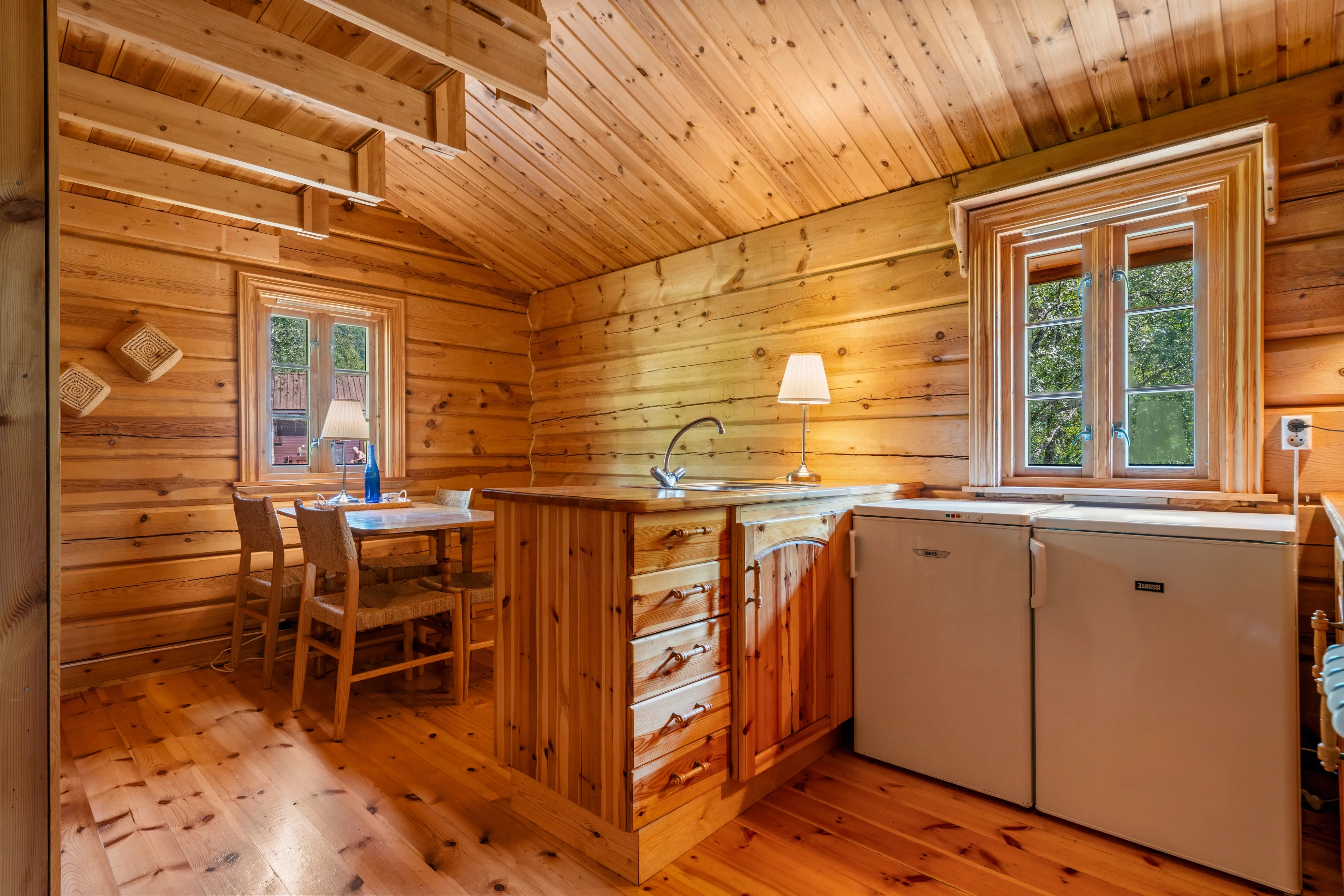 Cosy 1990s Cabin with Balcony and Terrace in Røldal, Norway - View image 8 of 30
