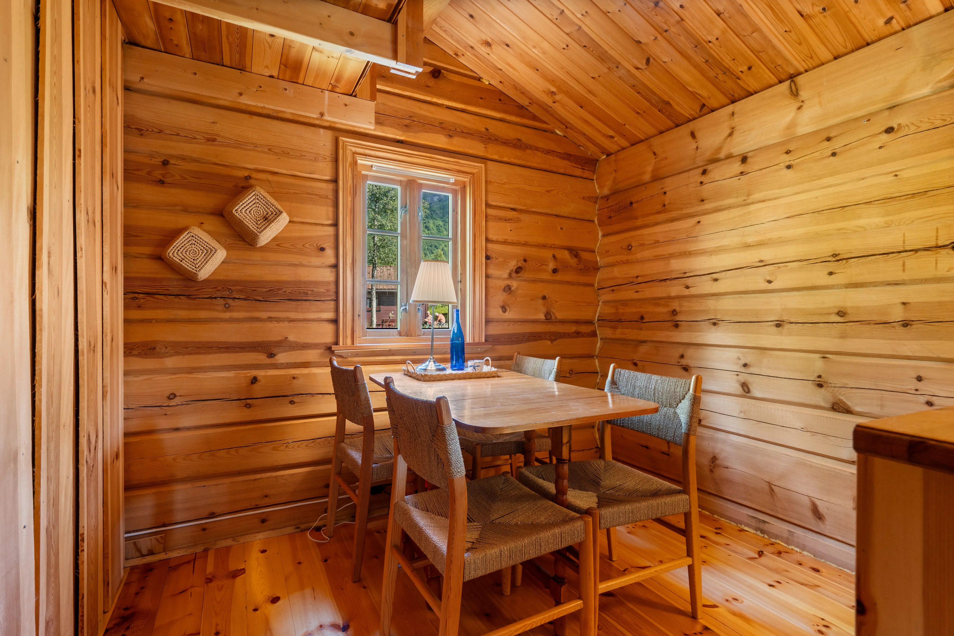 Cosy 1990s Cabin with Balcony and Terrace in Røldal, Norway - View image 9 of 30