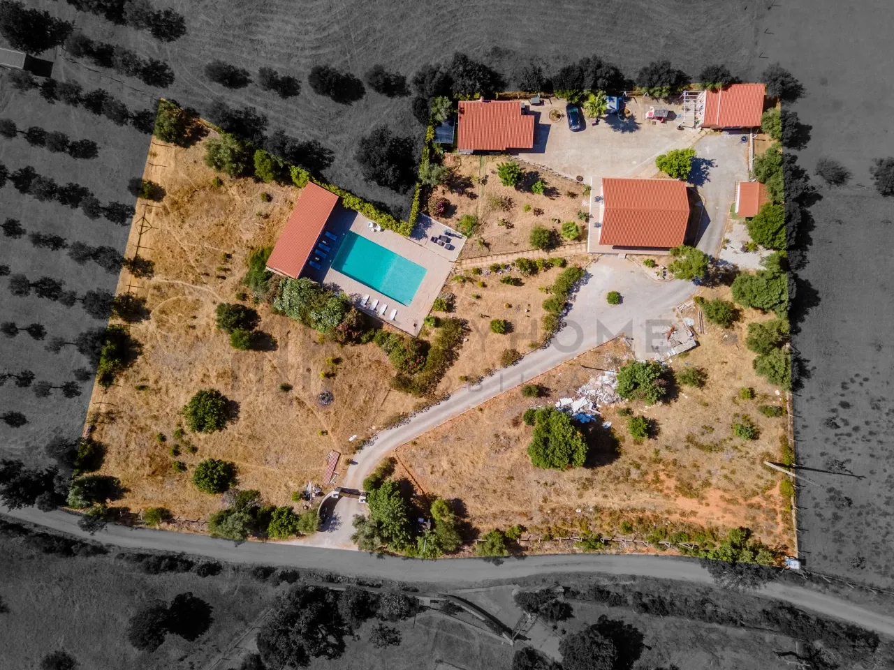 3-Bedroom Villa with Pool and Expansive Grounds in Algarve's Silves - Image 5