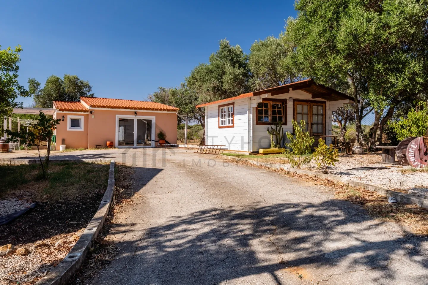 3-Bedroom Villa with Pool and Expansive Grounds in Algarve's Silves - View image 31 of 36