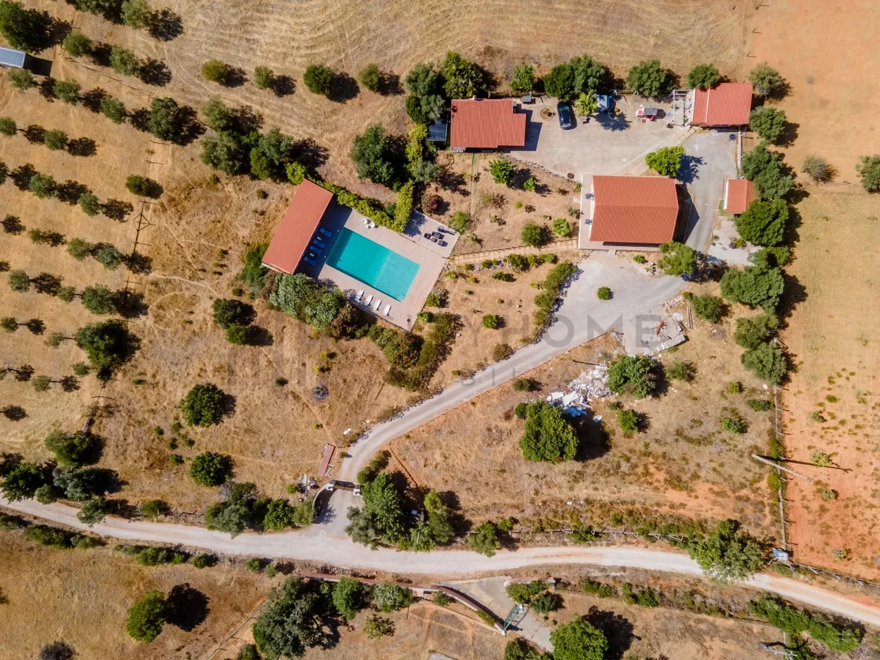 3-Bedroom Villa with Pool and Expansive Grounds in Algarve's Silves - View image 34 of 36