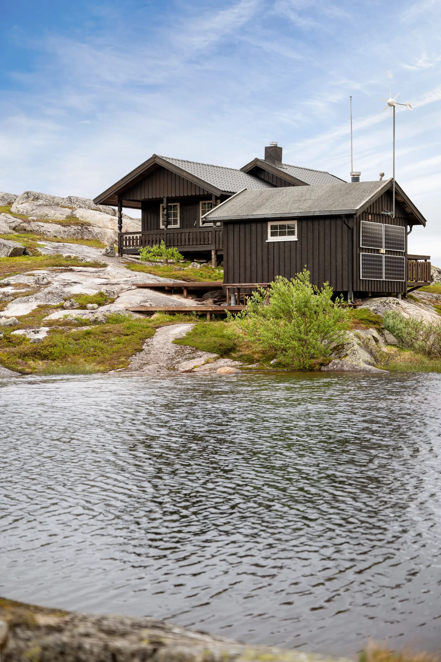 Nordic Cabin with Terrace and Wood Heating in Scenic Narvik - Image 4