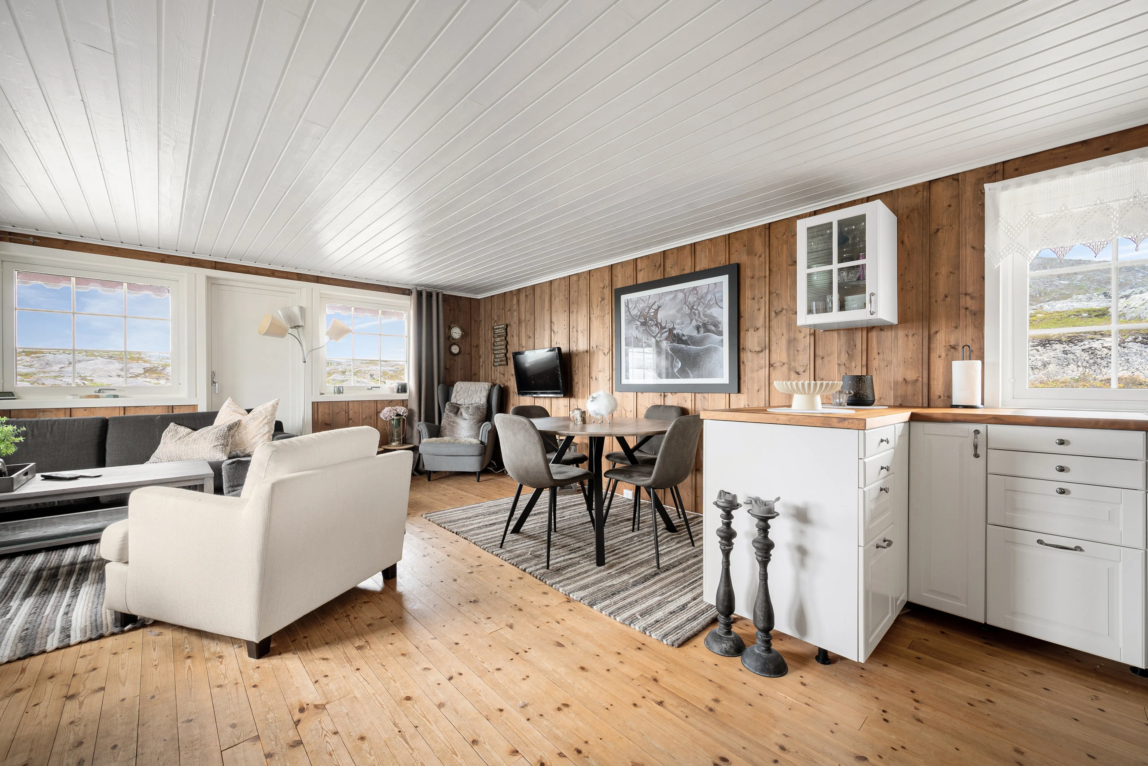 Nordic Cabin with Terrace and Wood Heating in Scenic Narvik - View image 12 of 42