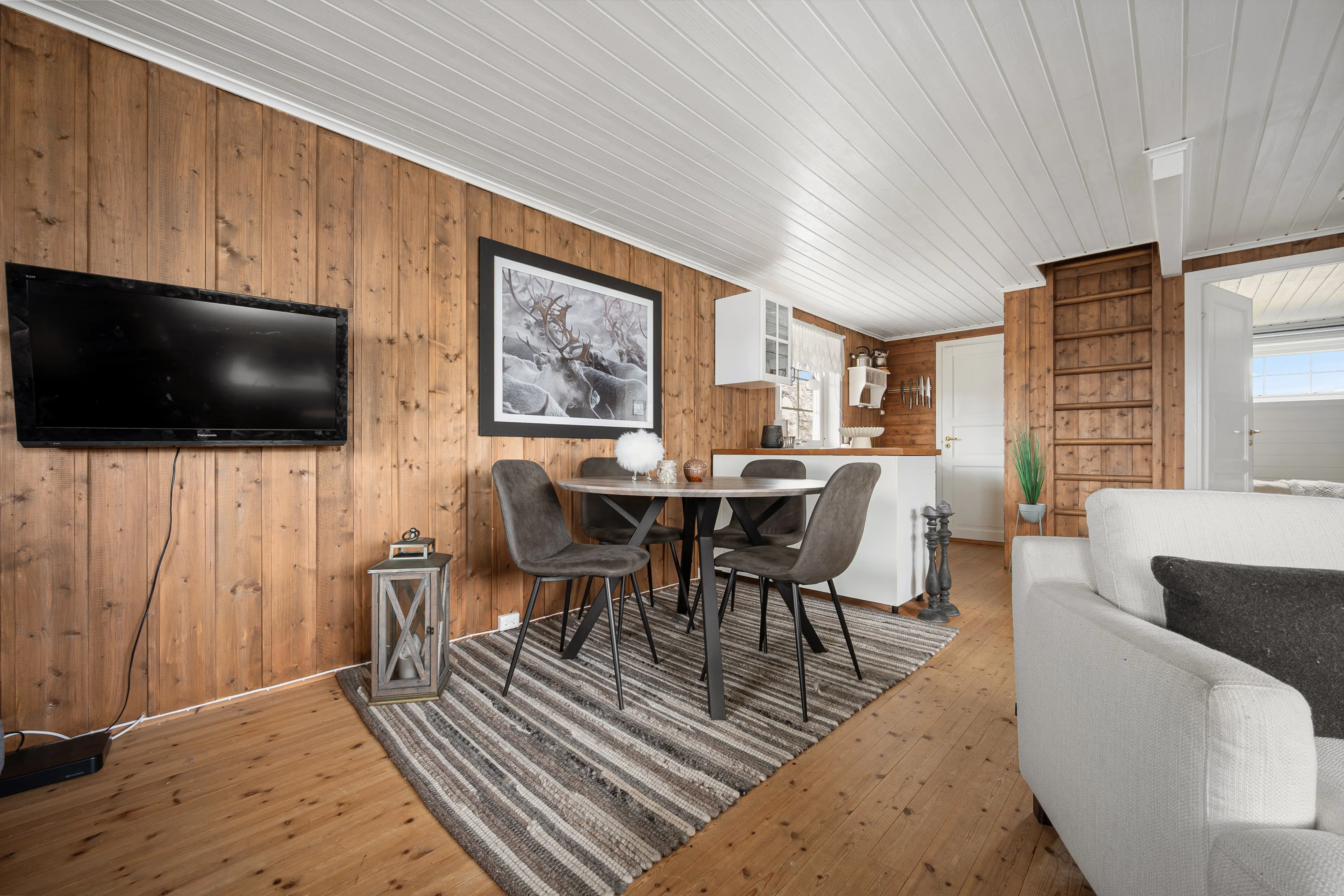Nordic Cabin with Terrace and Wood Heating in Scenic Narvik - View image 13 of 42