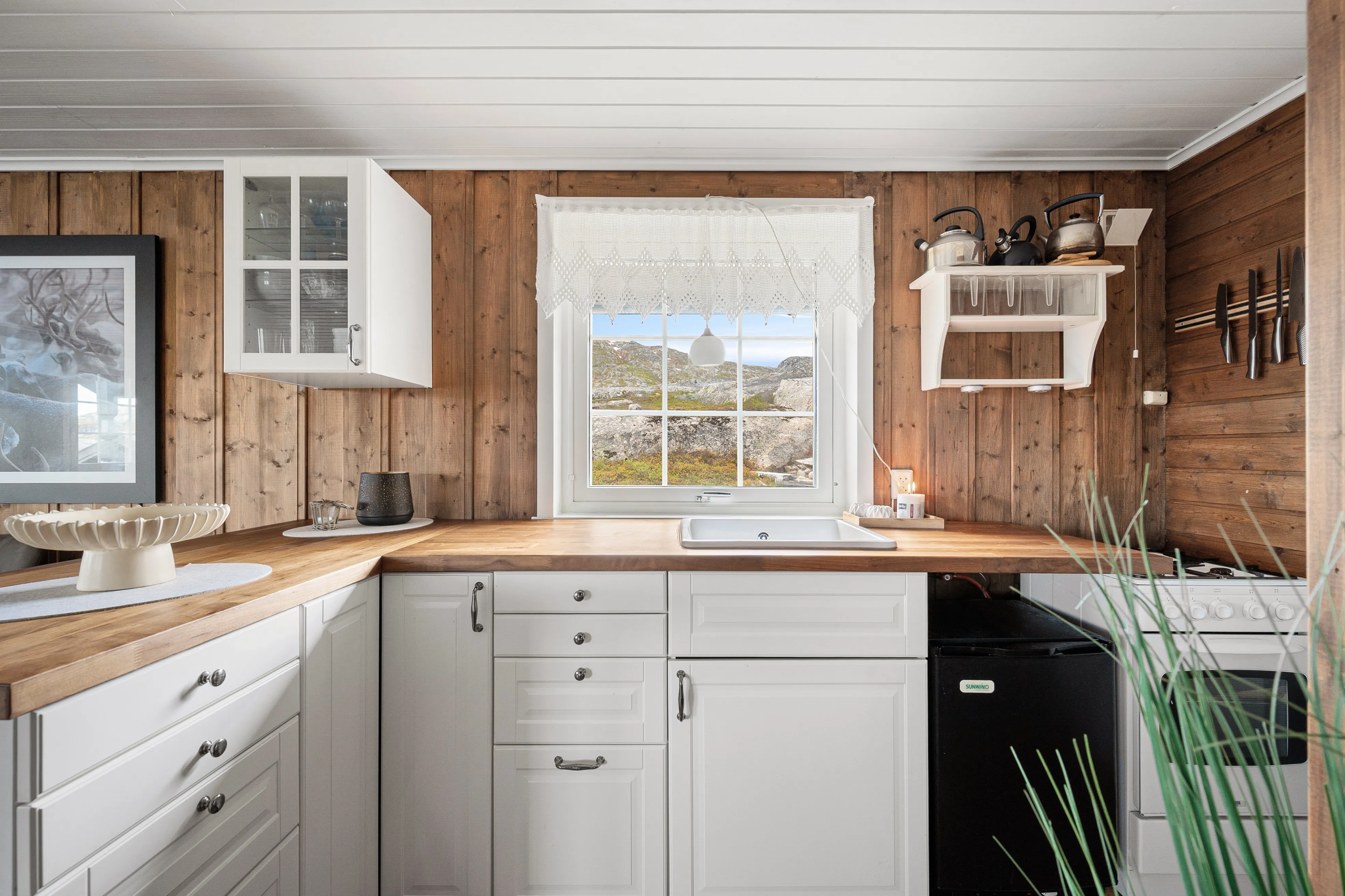 Nordic Cabin with Terrace and Wood Heating in Scenic Narvik - View image 15 of 42