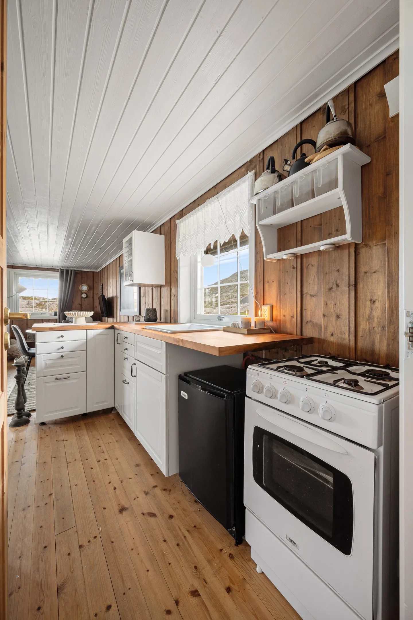 Nordic Cabin with Terrace and Wood Heating in Scenic Narvik - View image 18 of 42