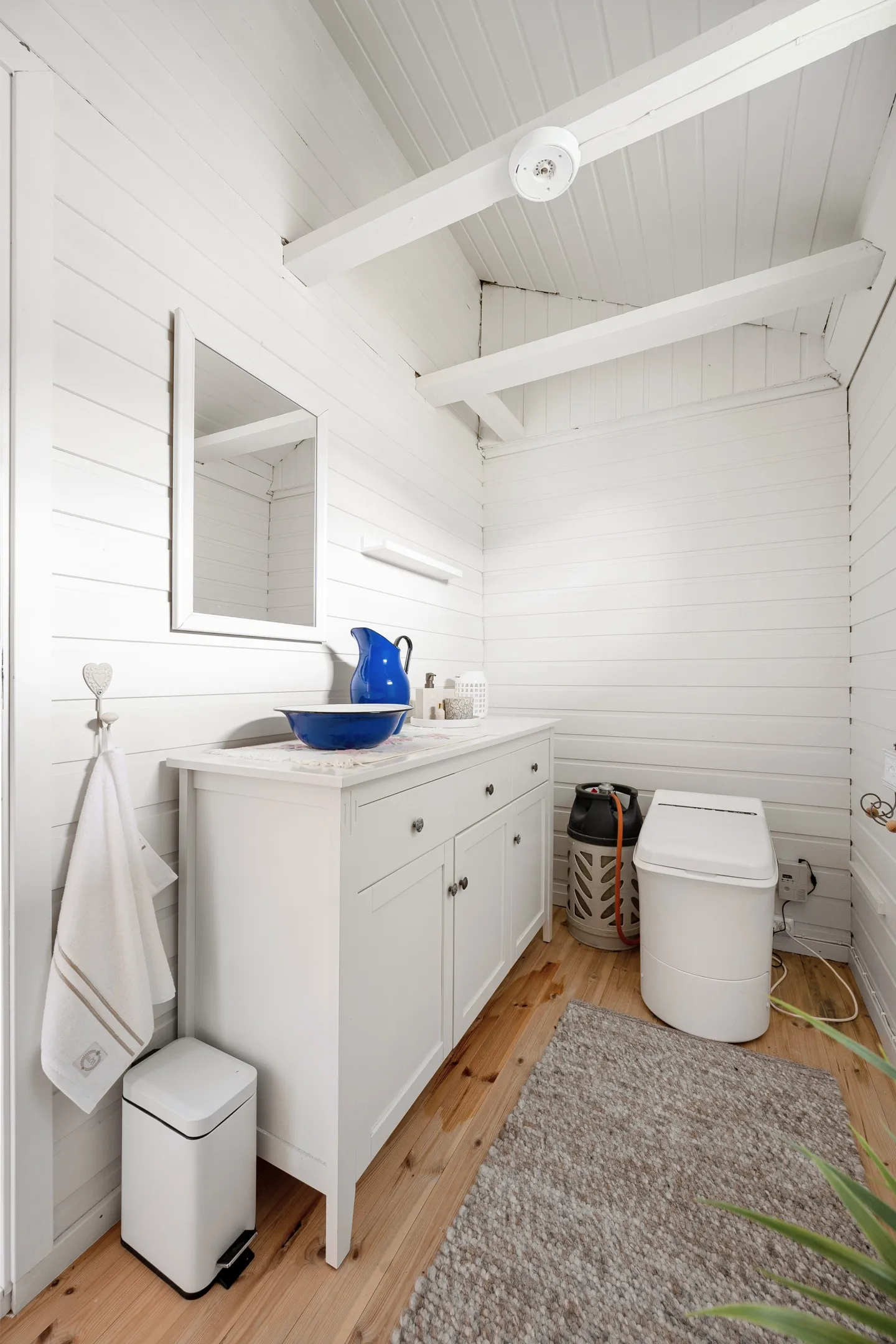 Nordic Cabin with Terrace and Wood Heating in Scenic Narvik - View image 25 of 42