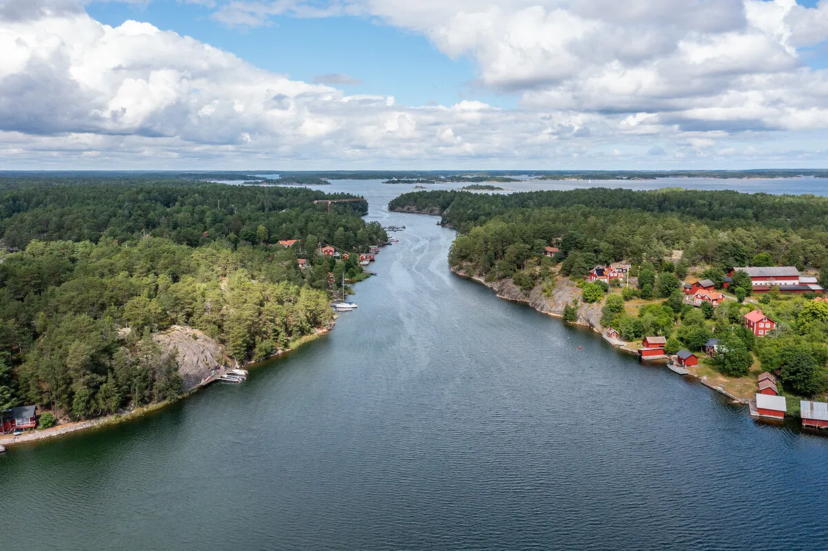 1980s Swedish Getaway: 2-Bedroom House with Expansive Lot in Djurhamn - View image 6 of 32