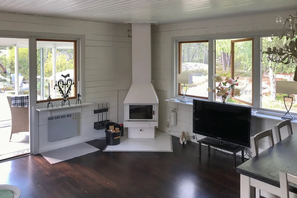 1980s Swedish Getaway: 2-Bedroom House with Expansive Lot in Djurhamn - View image 7 of 32