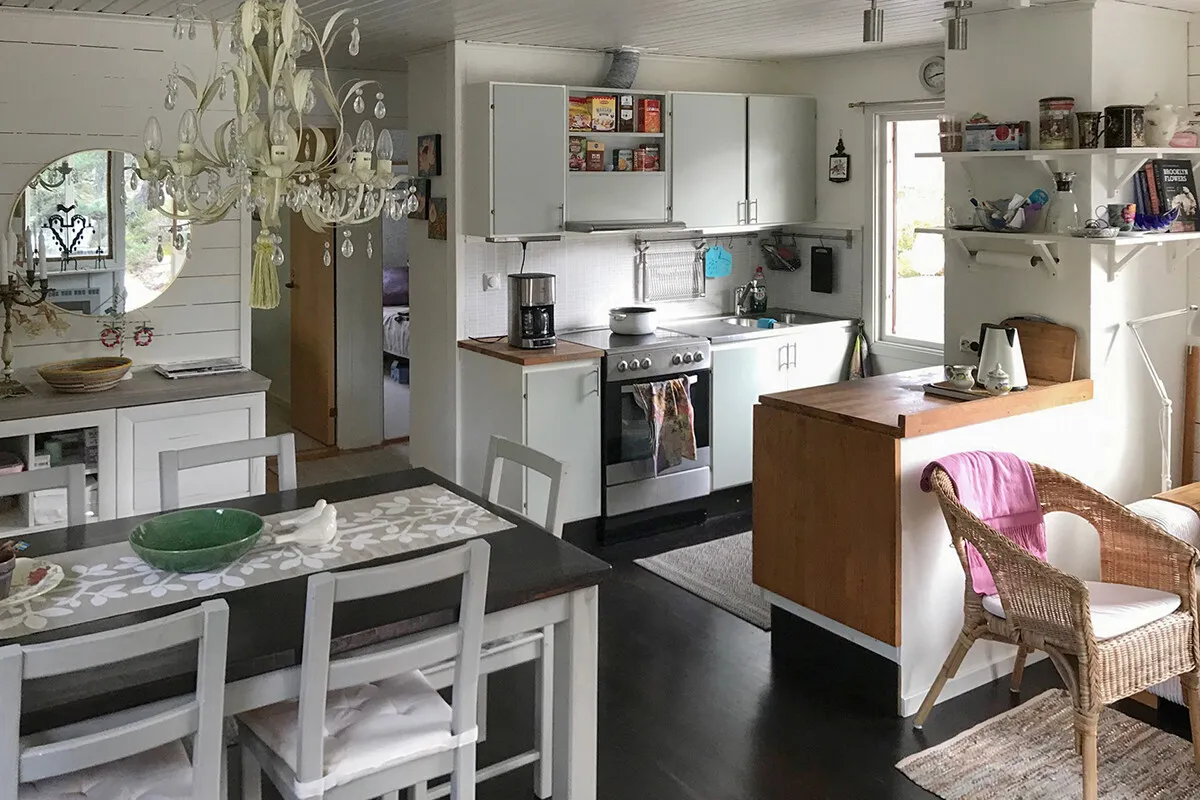 1980s Swedish Getaway: 2-Bedroom House with Expansive Lot in Djurhamn - View image 10 of 32