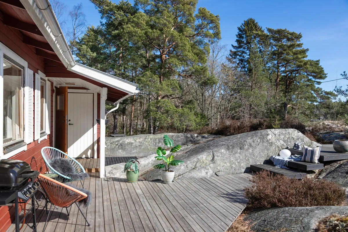 1980s Swedish Getaway: 2-Bedroom House with Expansive Lot in Djurhamn - View image 19 of 32