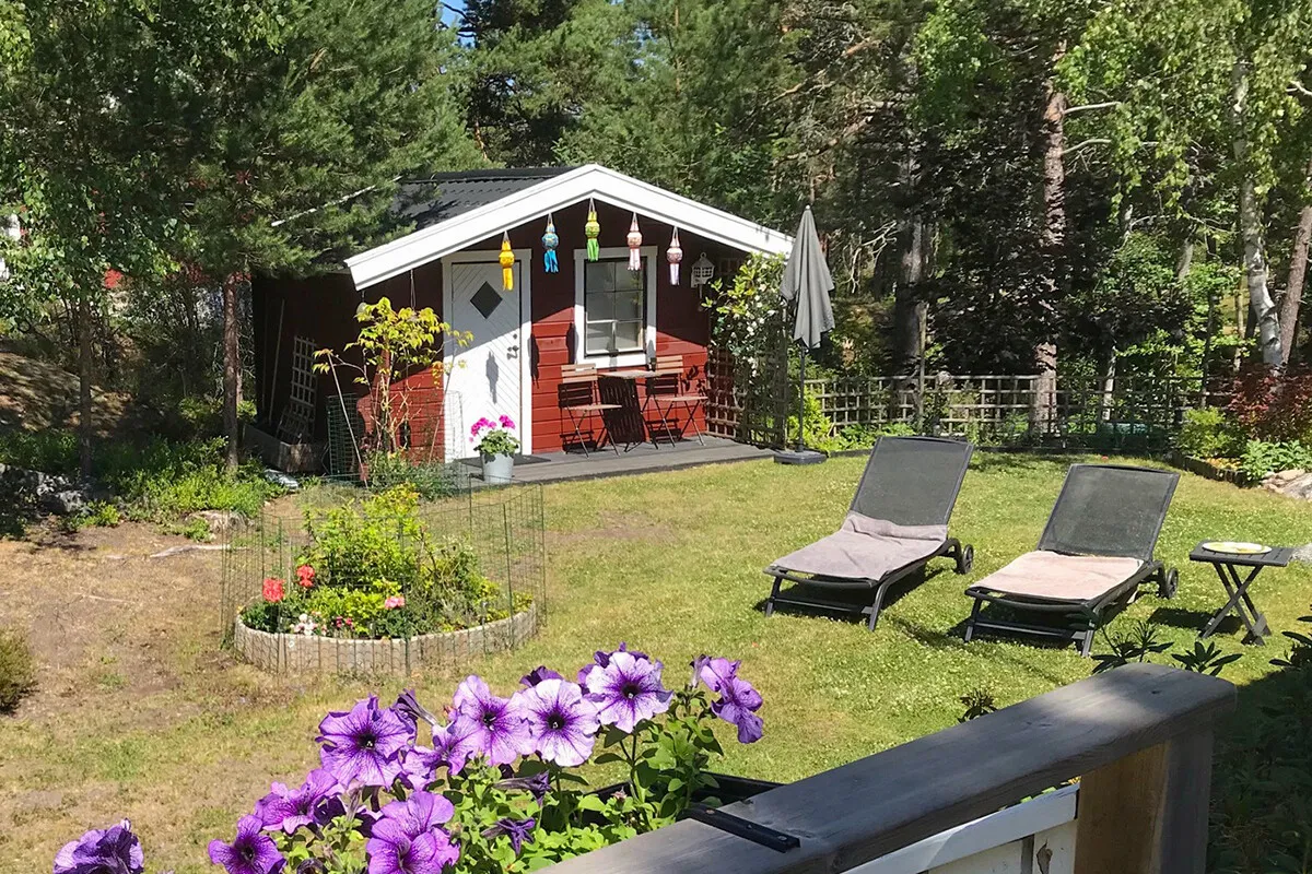 1980s Swedish Getaway: 2-Bedroom House with Expansive Lot in Djurhamn - View image 21 of 32